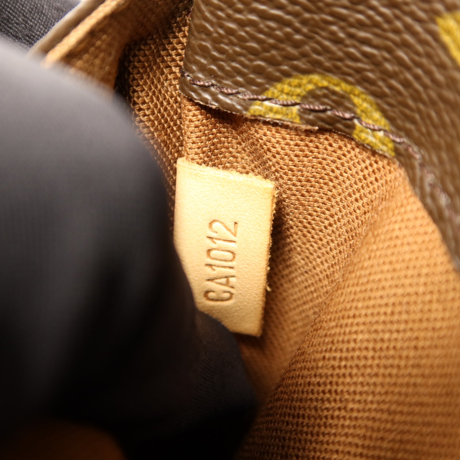 LOUIS VUITTON Monogram Pochette Gange金扣肩背袋
