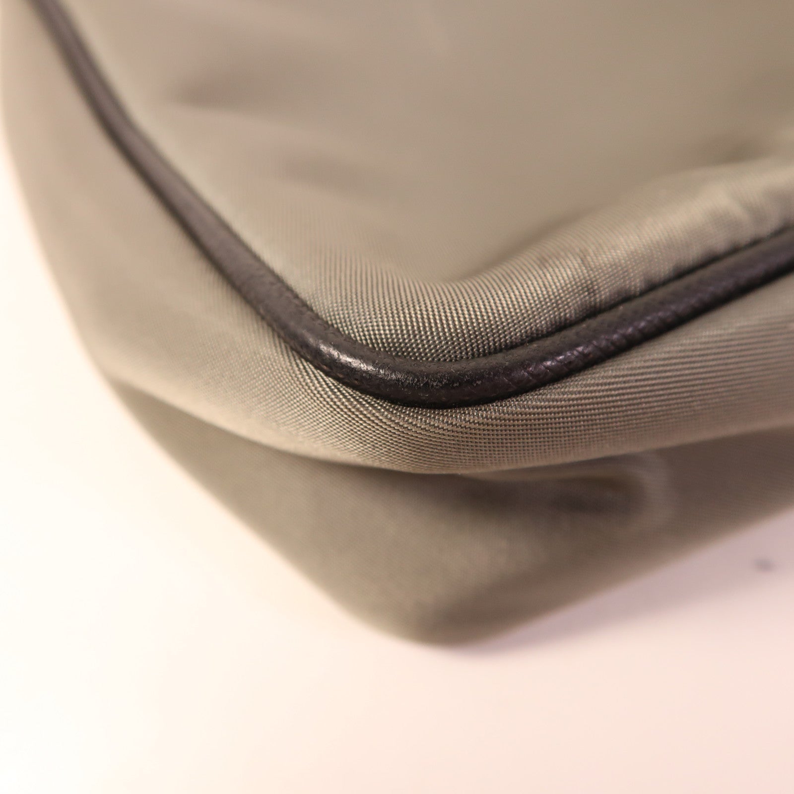 PRADA 尼龍Shoulder Bag銀扣肩背袋