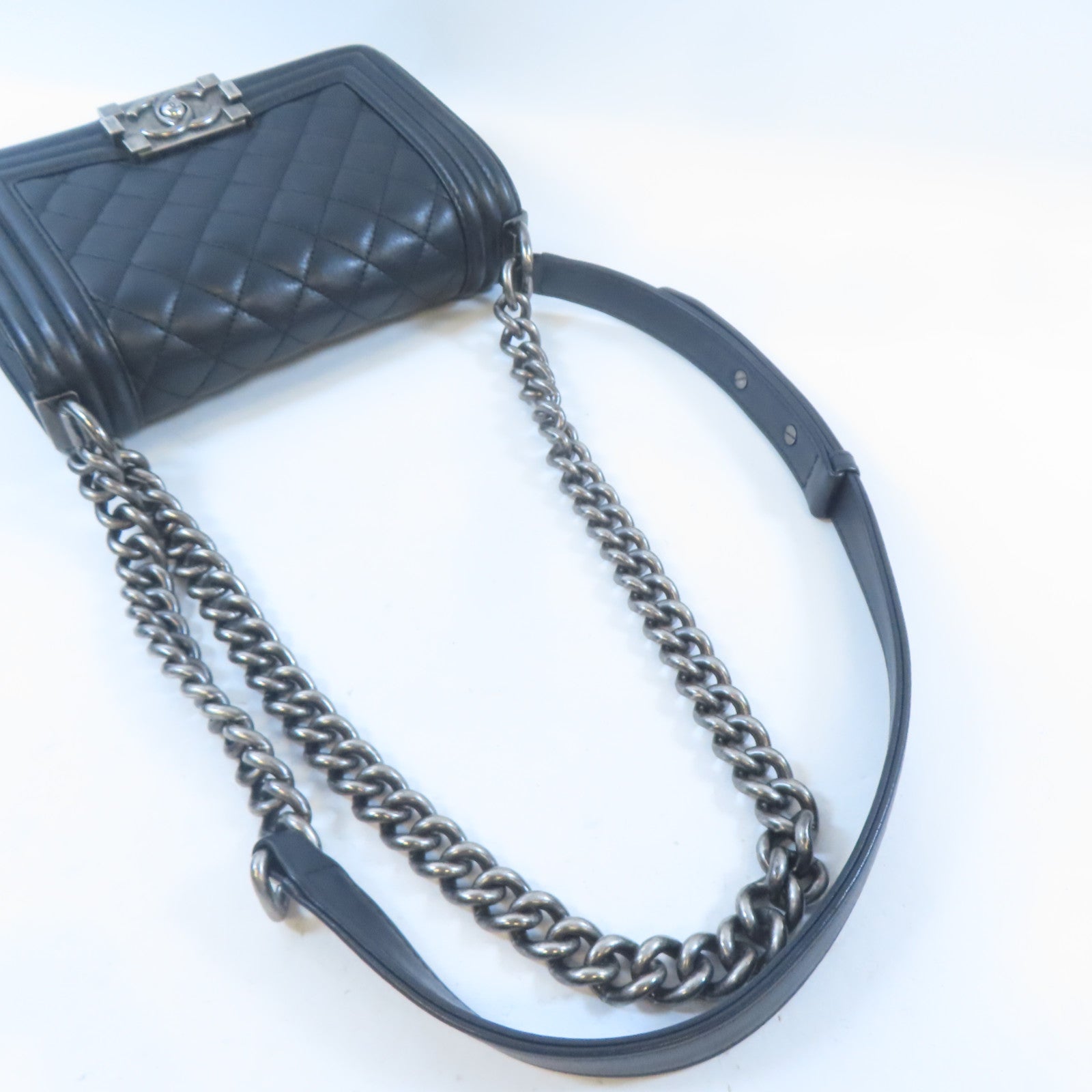 CHANEL 羊皮皮革Boy Chanel鏈帶肩背袋黑色