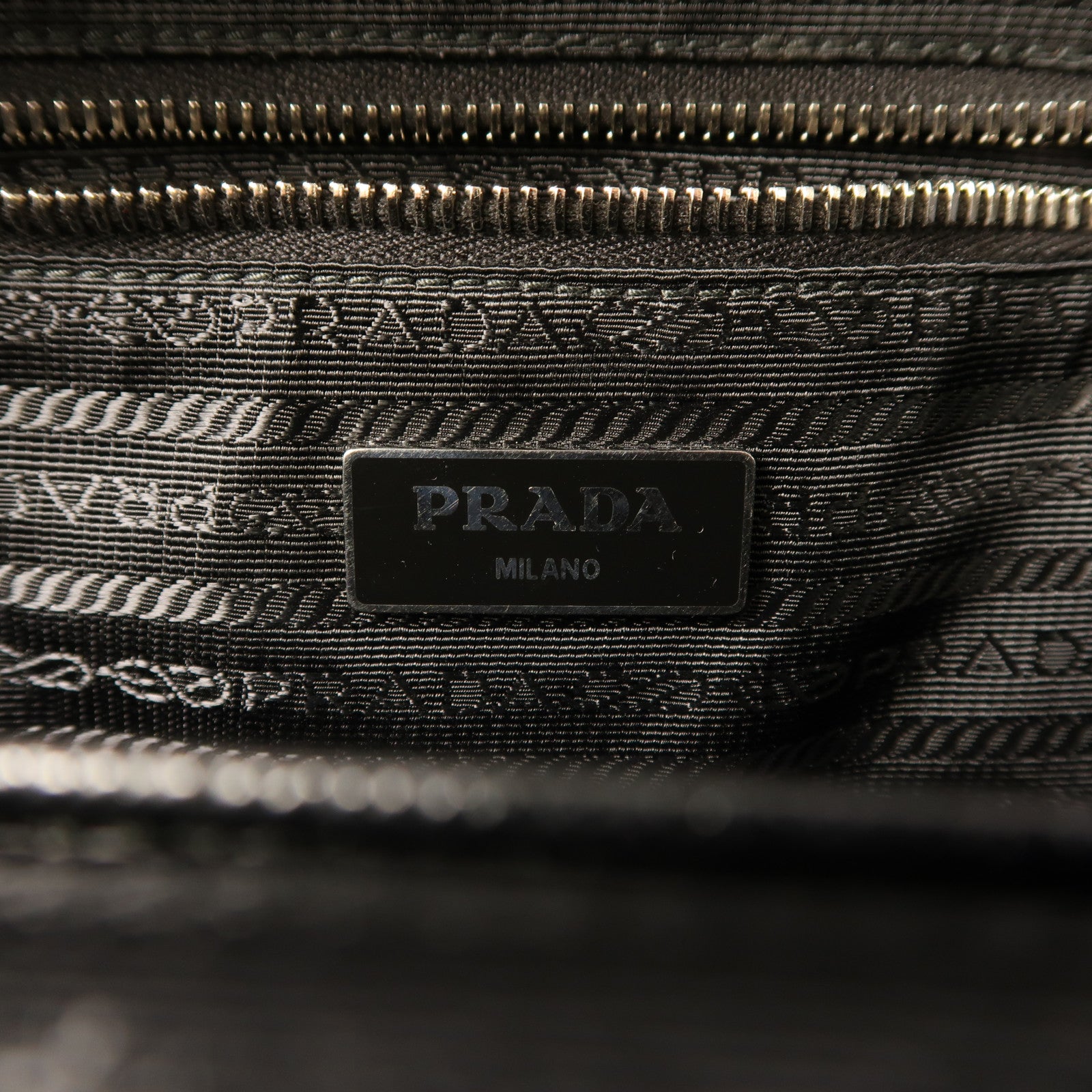 PRADA 尼龍Backpack銀扣背包