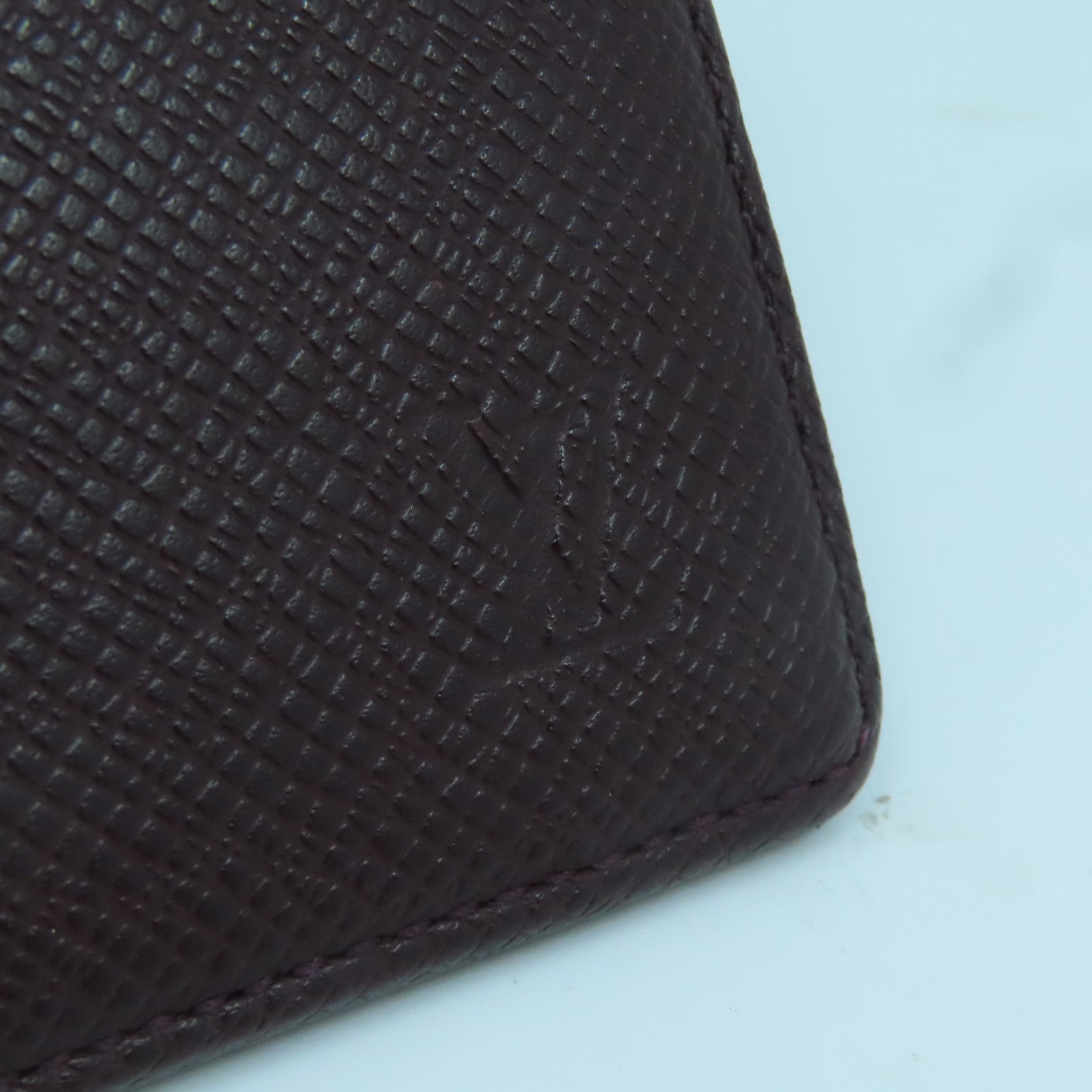 LOUIS VUITTON Taiga Wallet钱包酒红色