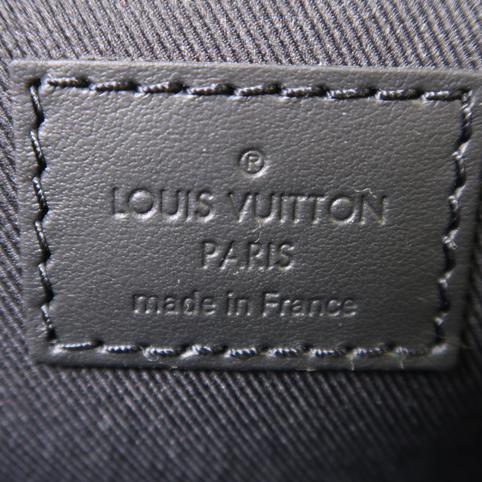 LOUIS VUITTON Taurillon Leather Steamer Wearable Wallet肩背袋黑色