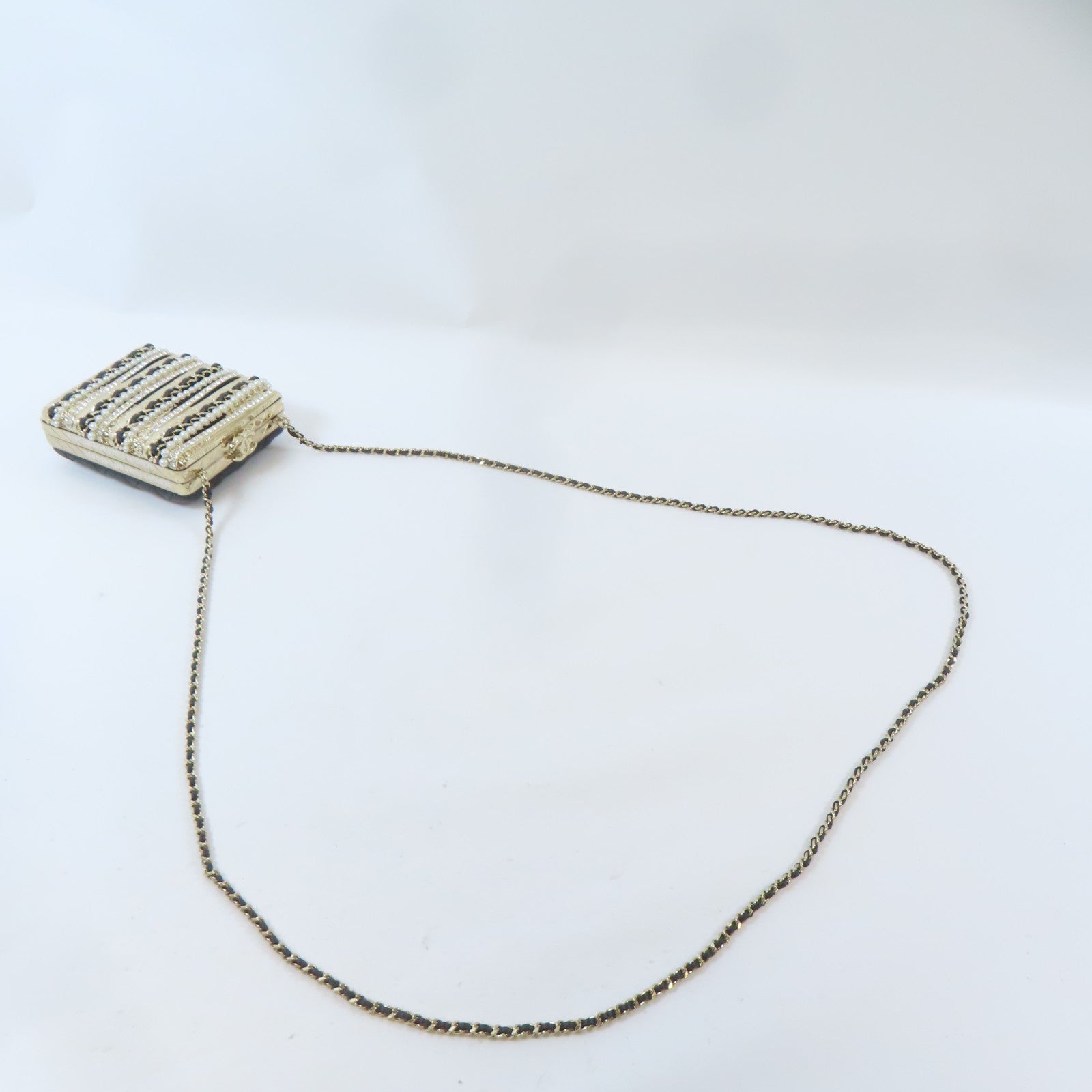 CHANEL 【激減優惠】菱格牛皮皮革/金屬/水晶/PVC Evening Bag金扣肩背袋黑色/金色