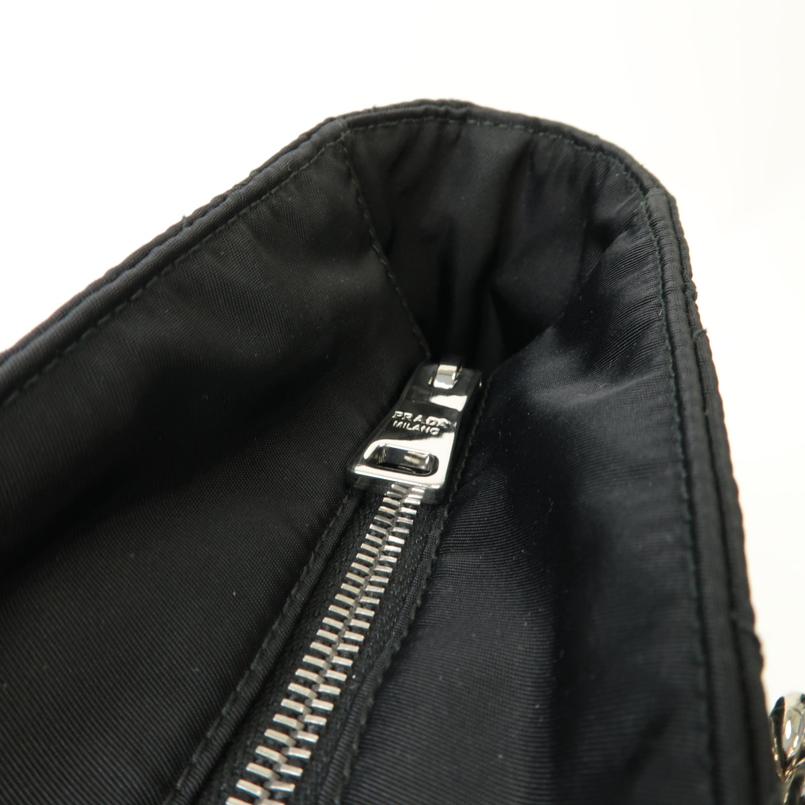 PRADA 尼龍Chain Shoulder Bag銀扣鏈帶肩背袋黒色