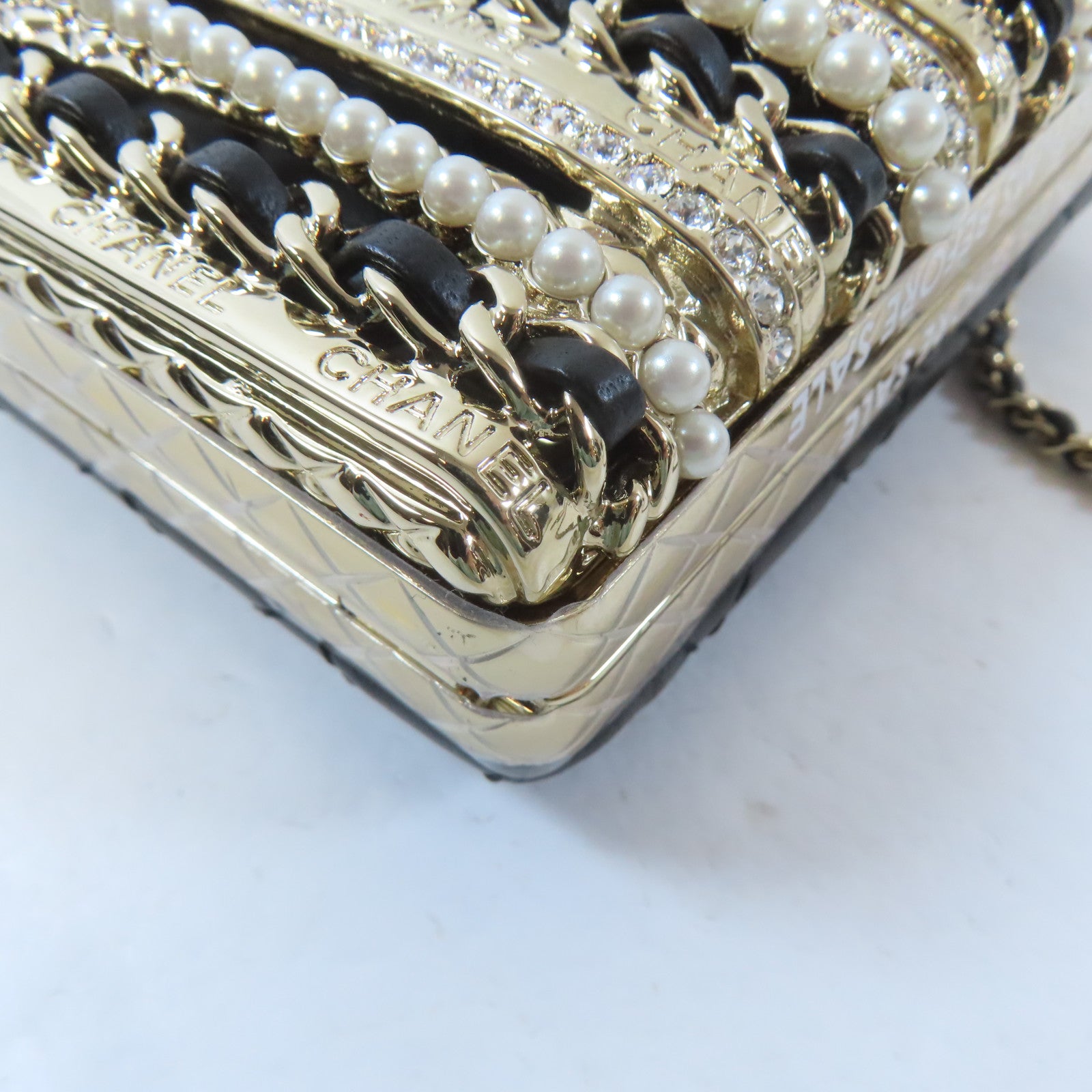 CHANEL 【激減優惠】菱格牛皮皮革/金屬/水晶/PVC Evening Bag金扣肩背袋黑色/金色