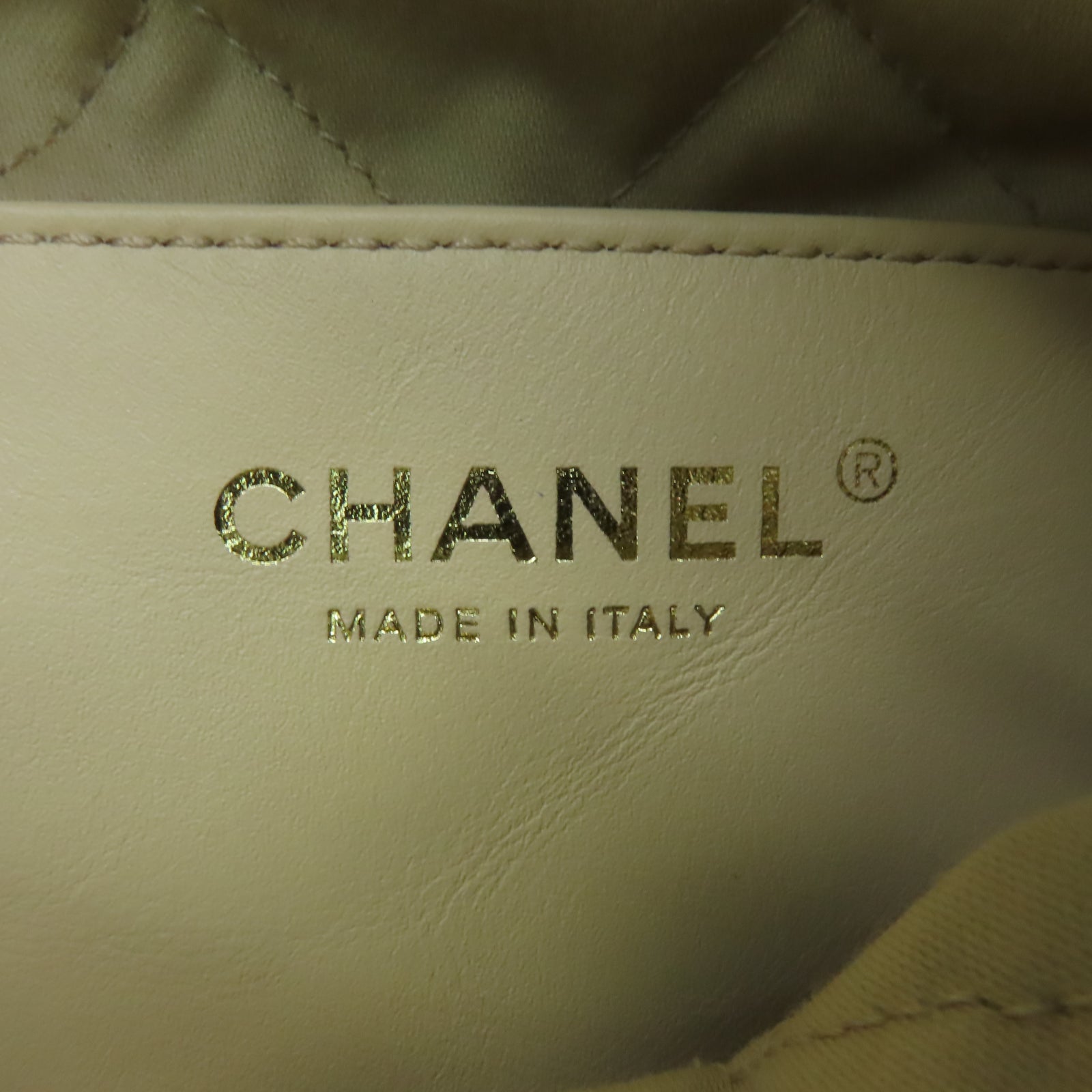 CHANEL 【激減優惠】菱格牛皮皮革22 Mini金扣鏈帶手挽肩背兩用袋白色