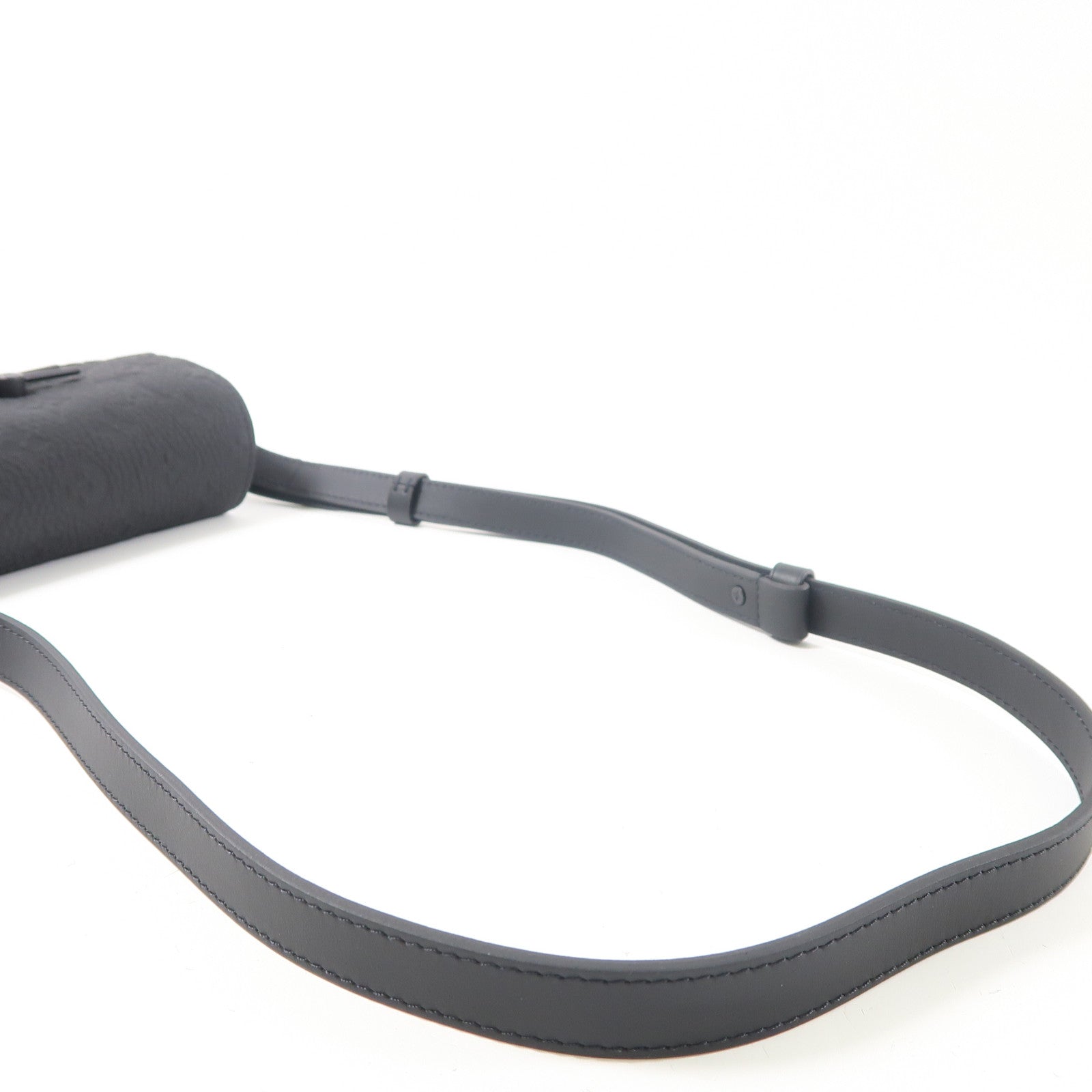 LOUIS VUITTON Taurillon Leather Steamer Wearable Wallet肩背袋黑色