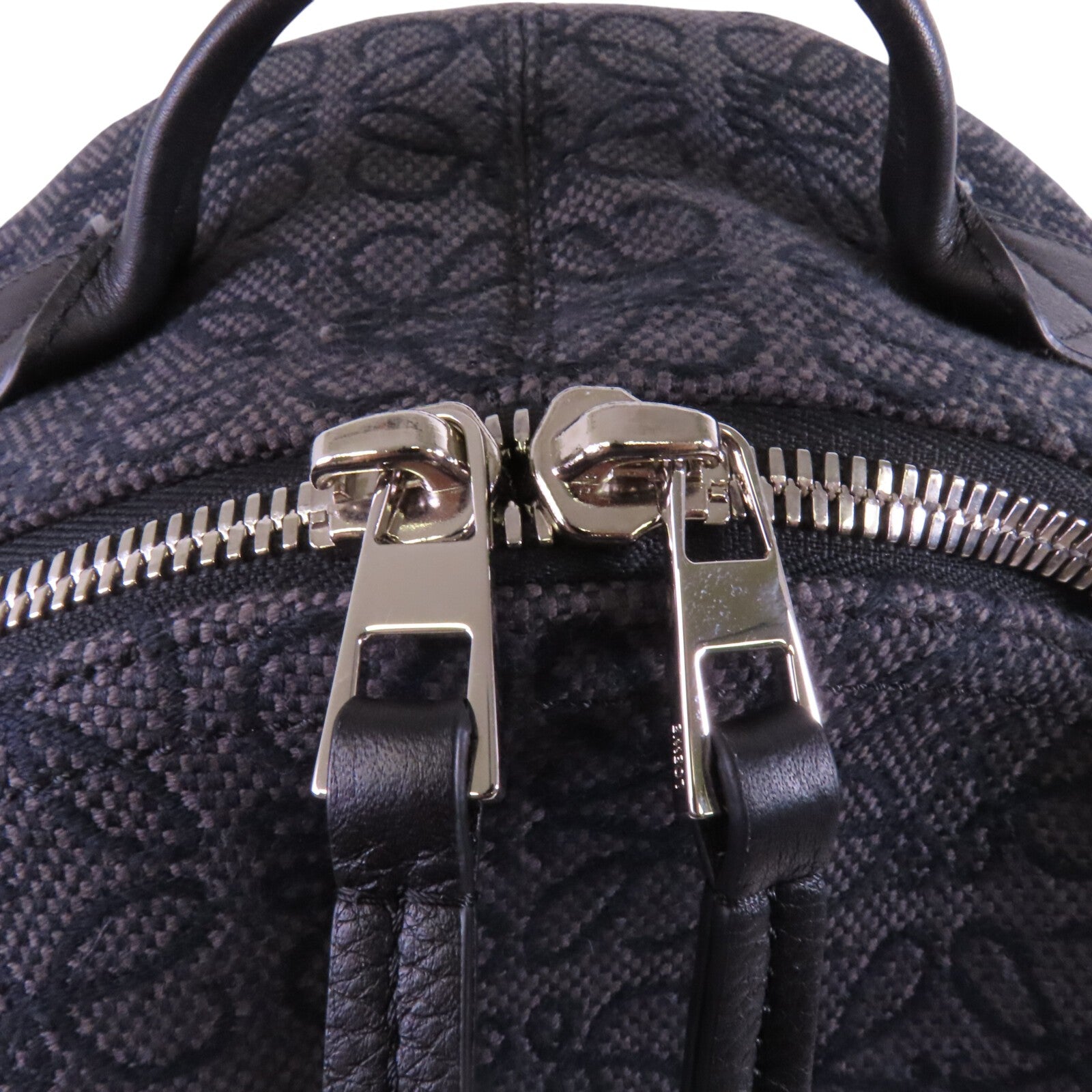 LOEWE 帆布/牛皮皮革Backpack銀扣背包