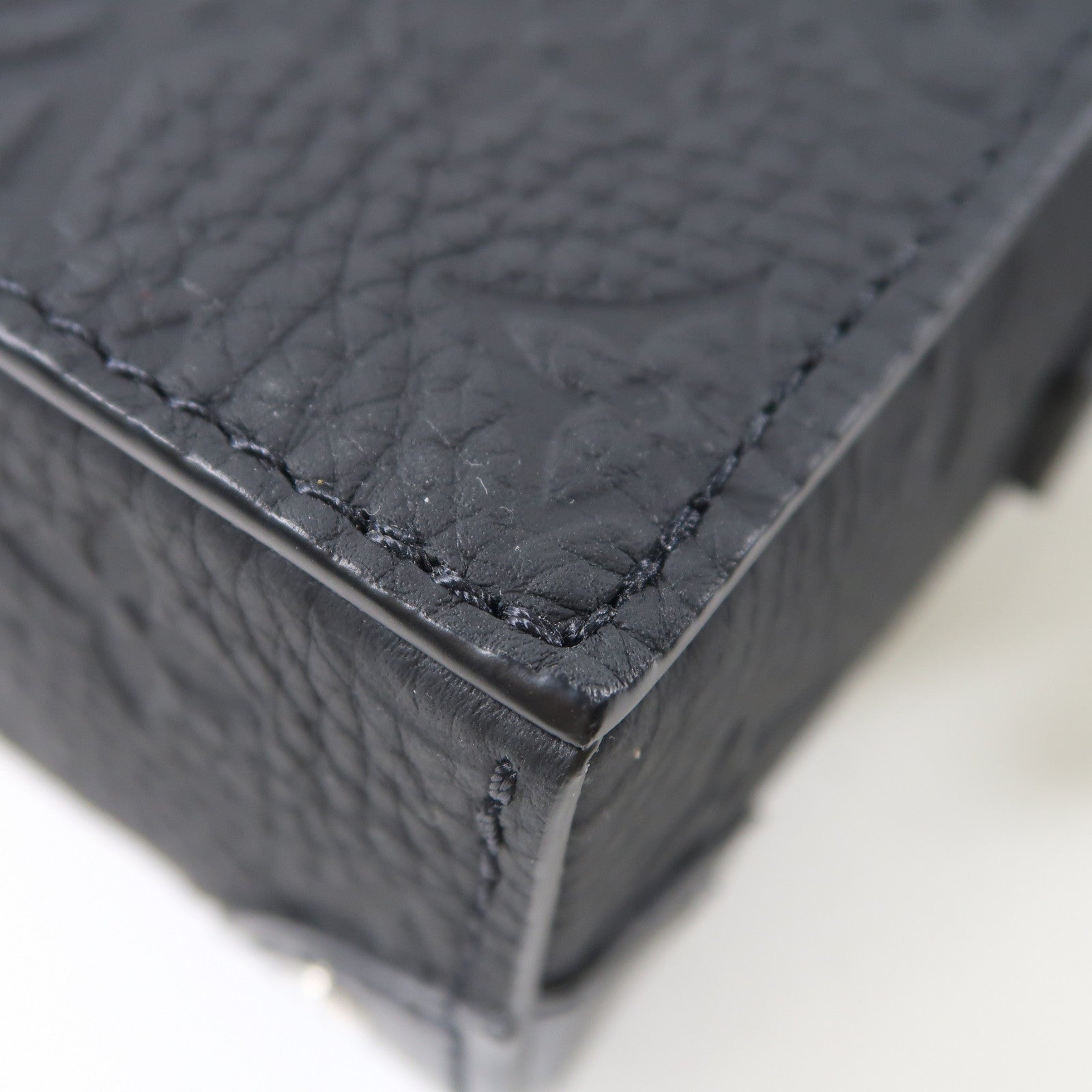 LOUIS VUITTON Taurillon Leather Steamer Wearable Wallet肩背袋黑色