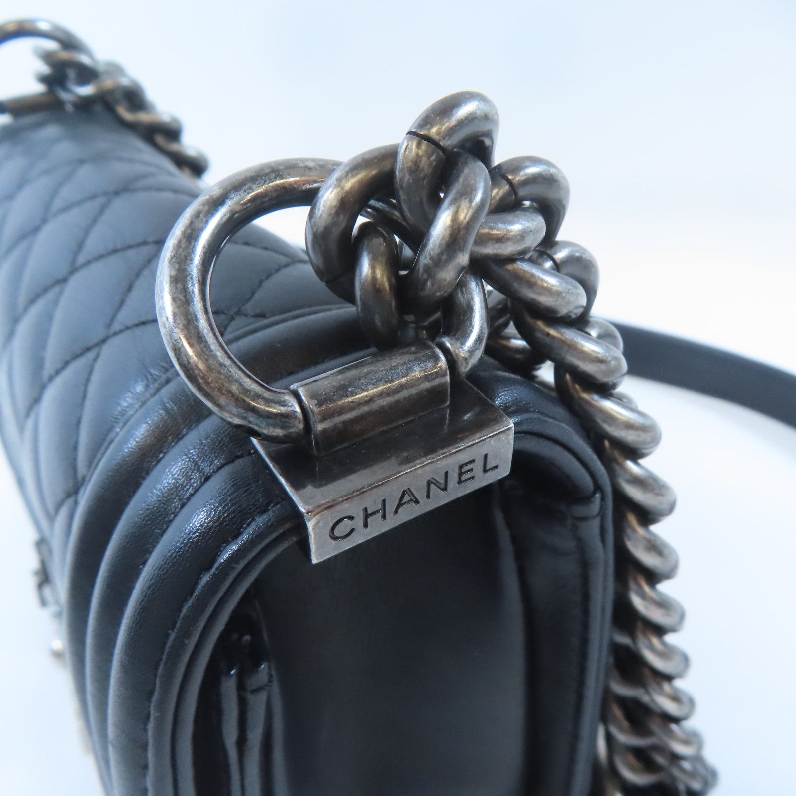 CHANEL 羊皮皮革Boy Chanel鏈帶肩背袋黑色