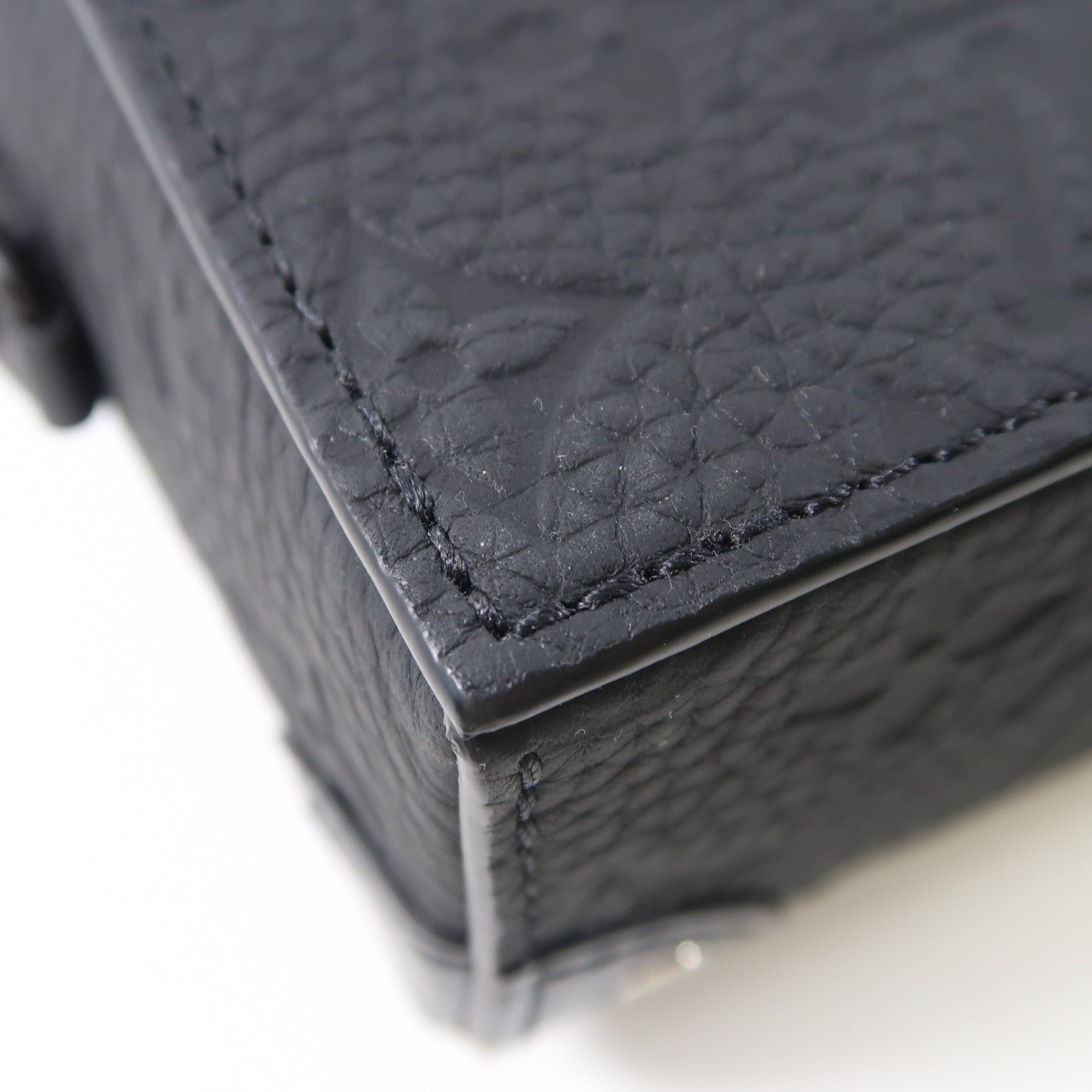 LOUIS VUITTON Taurillon Leather Steamer Wearable Wallet肩背袋黑色