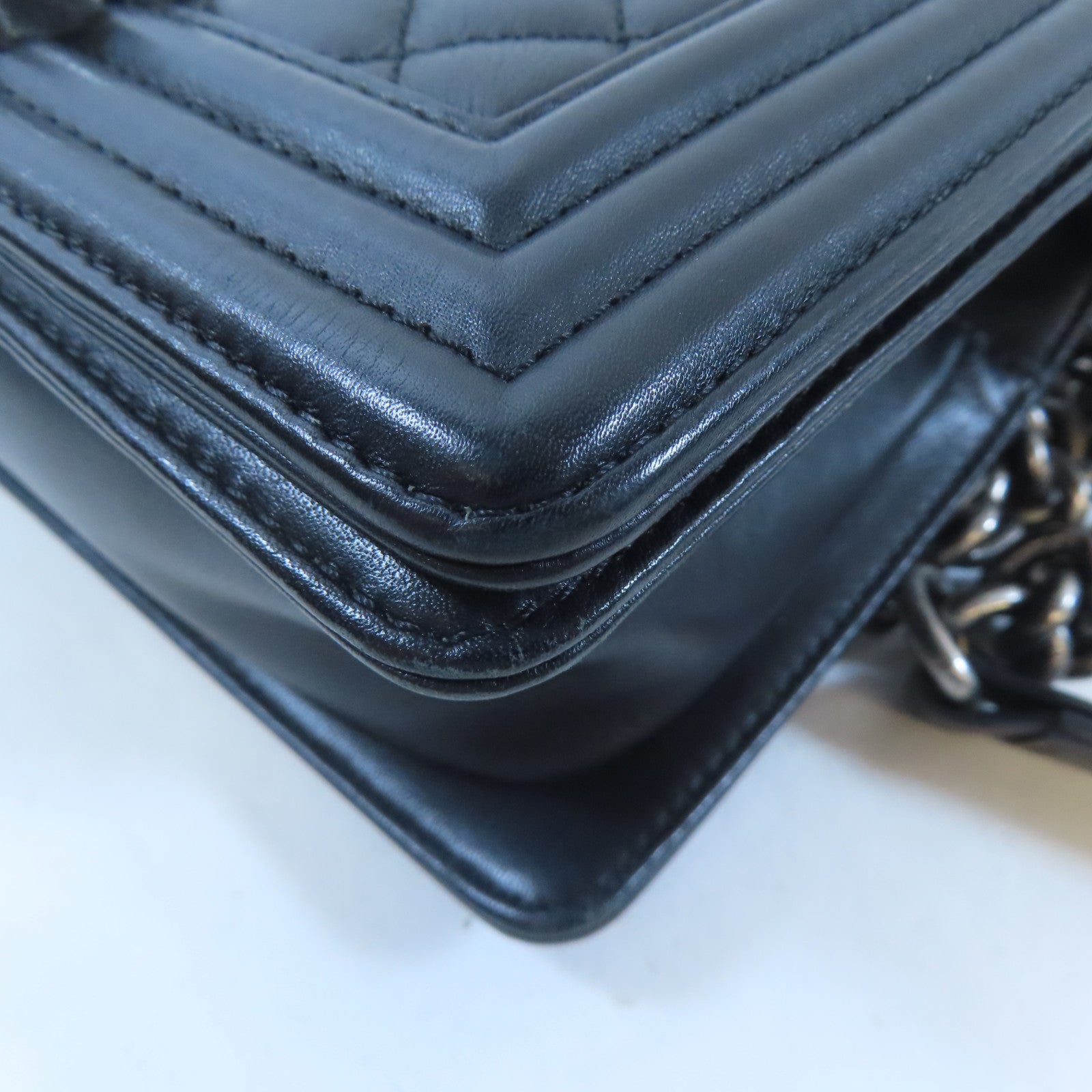 CHANEL 羊皮皮革Boy Chanel鏈帶肩背袋黑色
