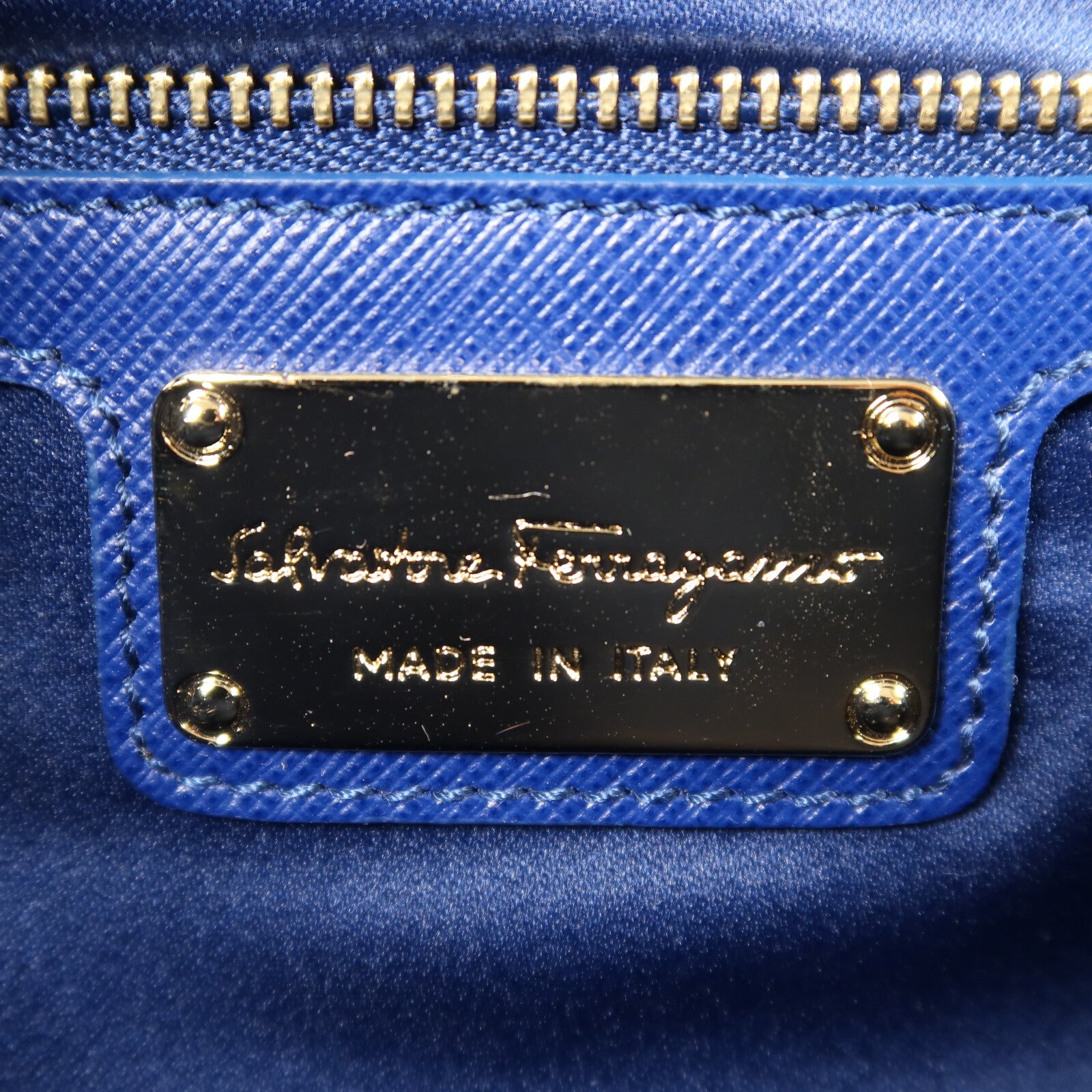 Salvatore Ferragamo 牛皮皮革Vara Gini Chain Shoulder金扣鏈帶肩背袋