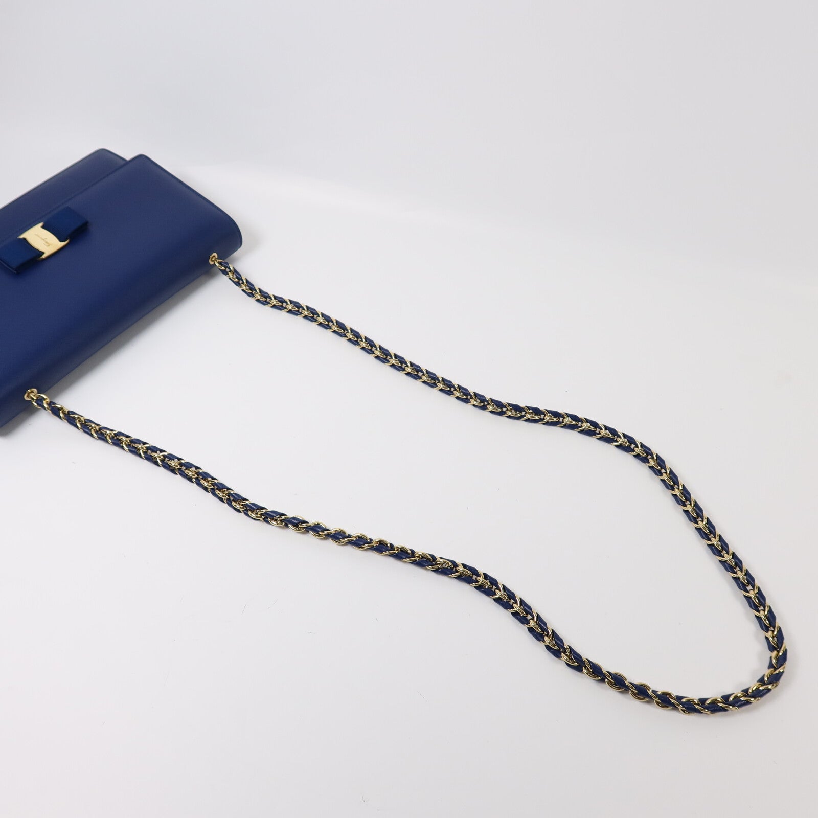 Salvatore Ferragamo 牛皮皮革Vara Gini Chain Shoulder金扣鏈帶肩背袋
