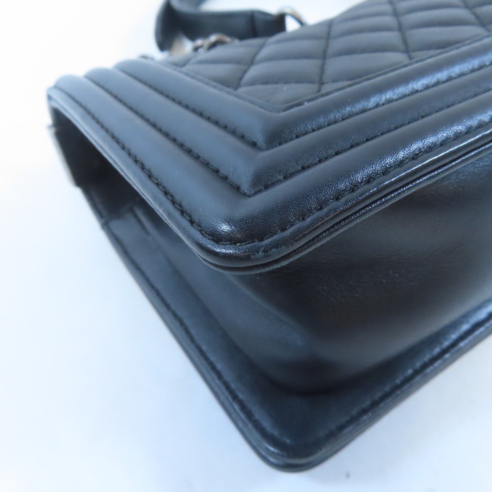 CHANEL 羊皮皮革Boy Chanel鏈帶肩背袋黑色