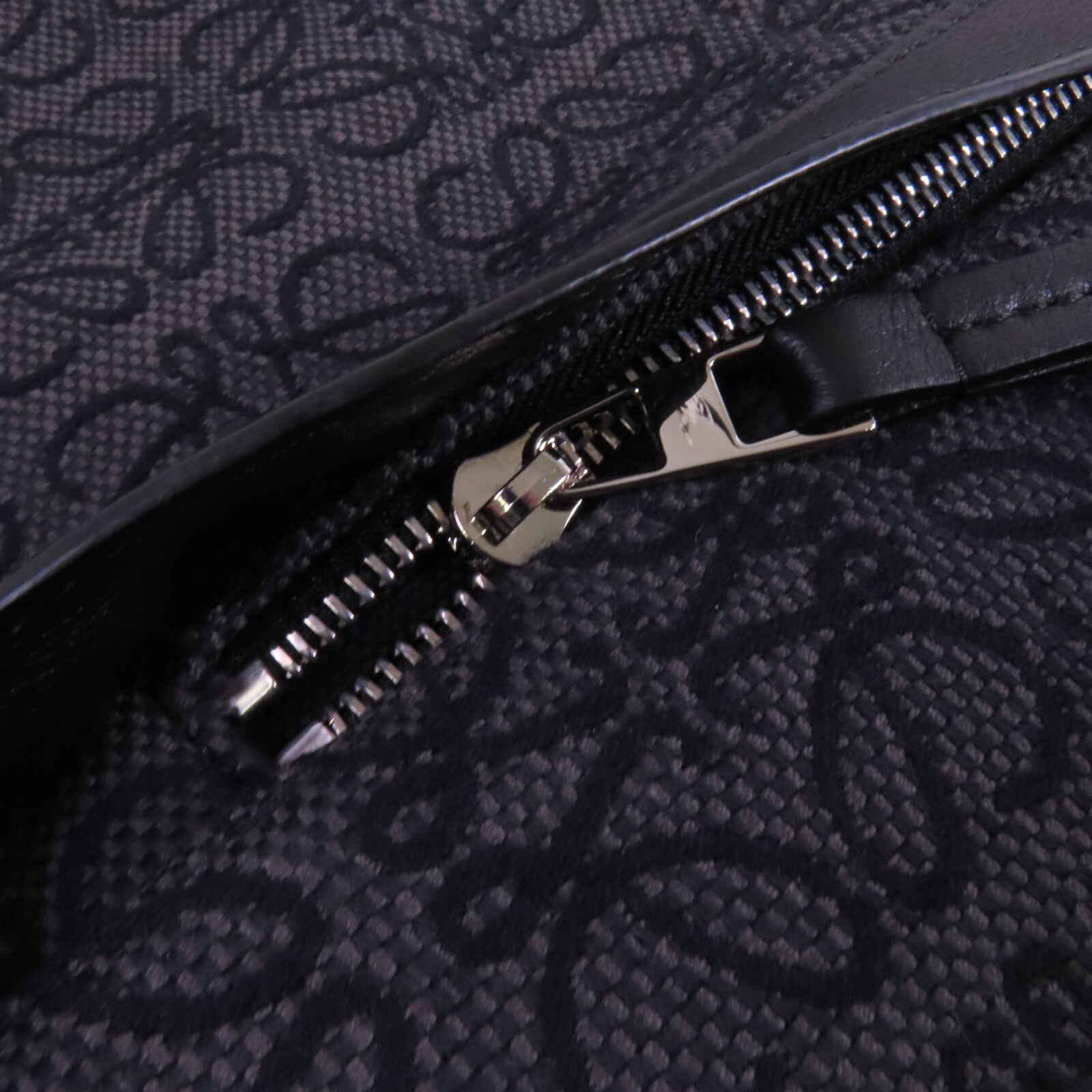 LOEWE 帆布/牛皮皮革Backpack銀扣背包