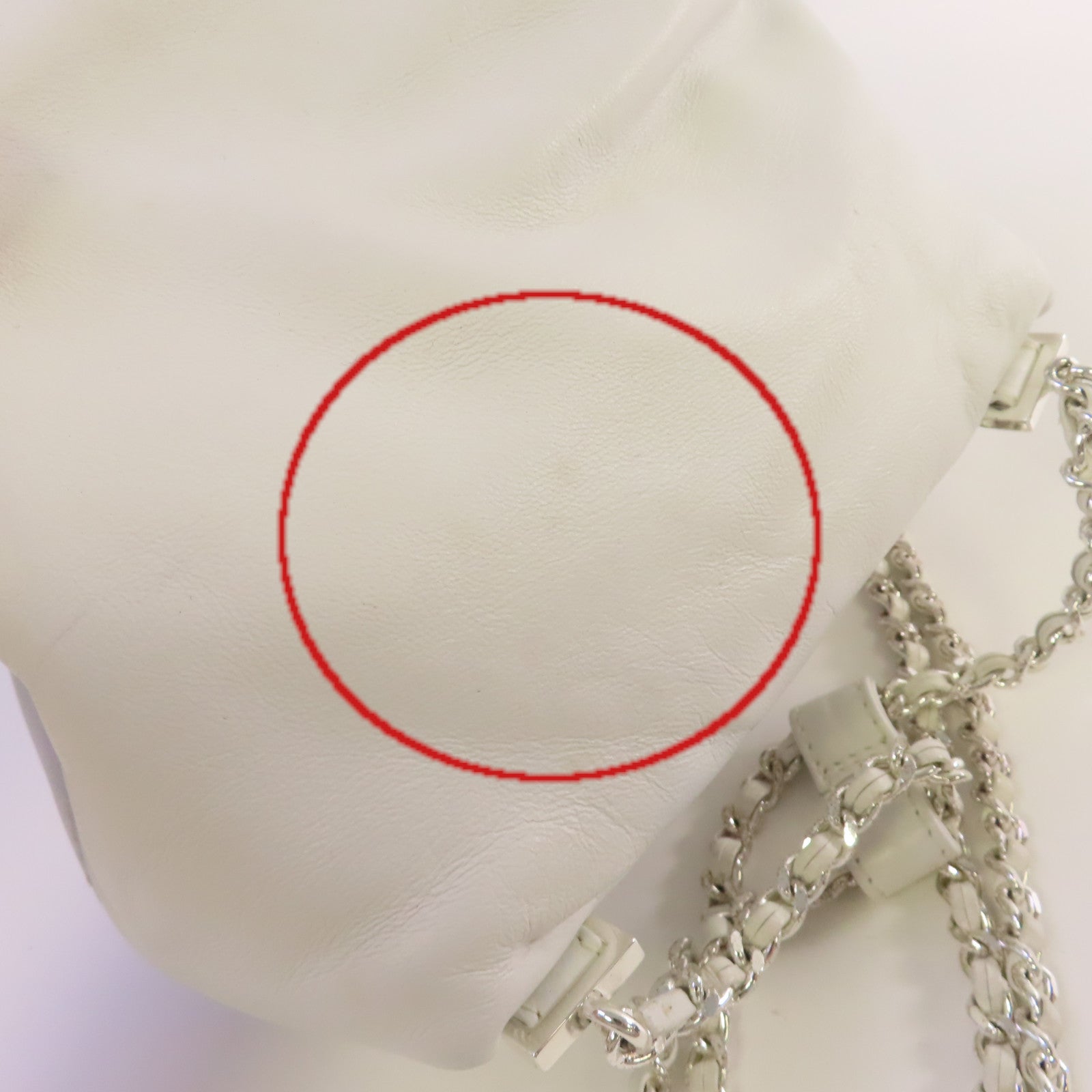 CHANEL 羊皮皮革Vintage Mini Bucket Backpack銀扣鏈帶背包白色