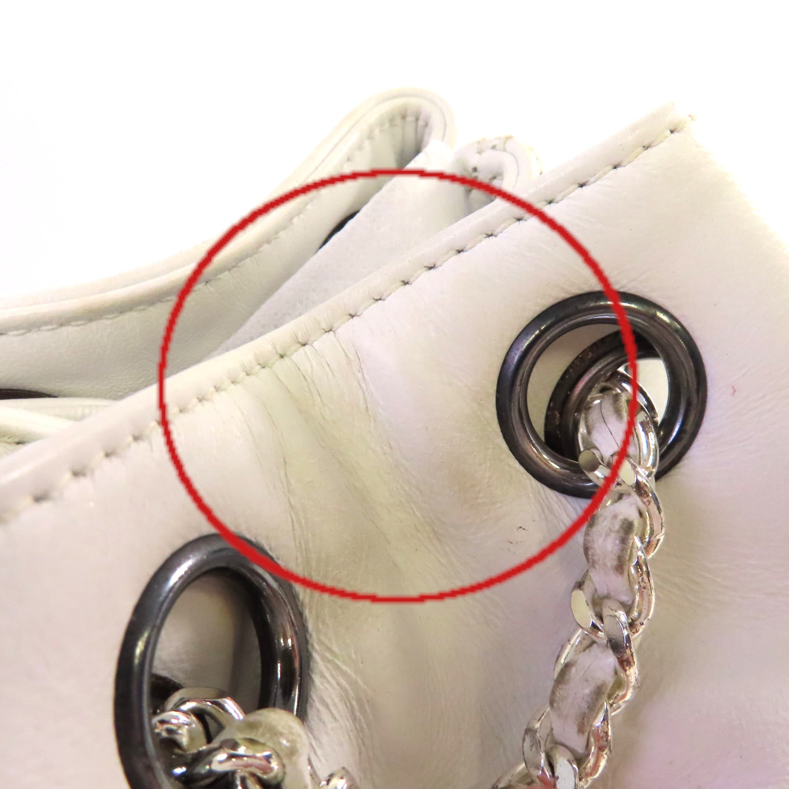 CHANEL 羊皮皮革Vintage Mini Bucket Backpack銀扣鏈帶背包白色