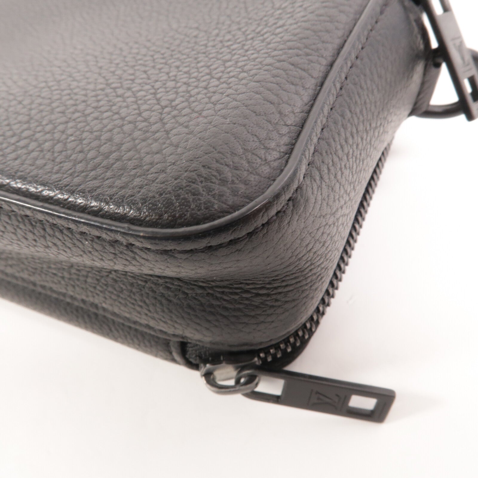 LOUIS VUITTON 牛皮皮革Alpha Wearable Wallet肩背袋