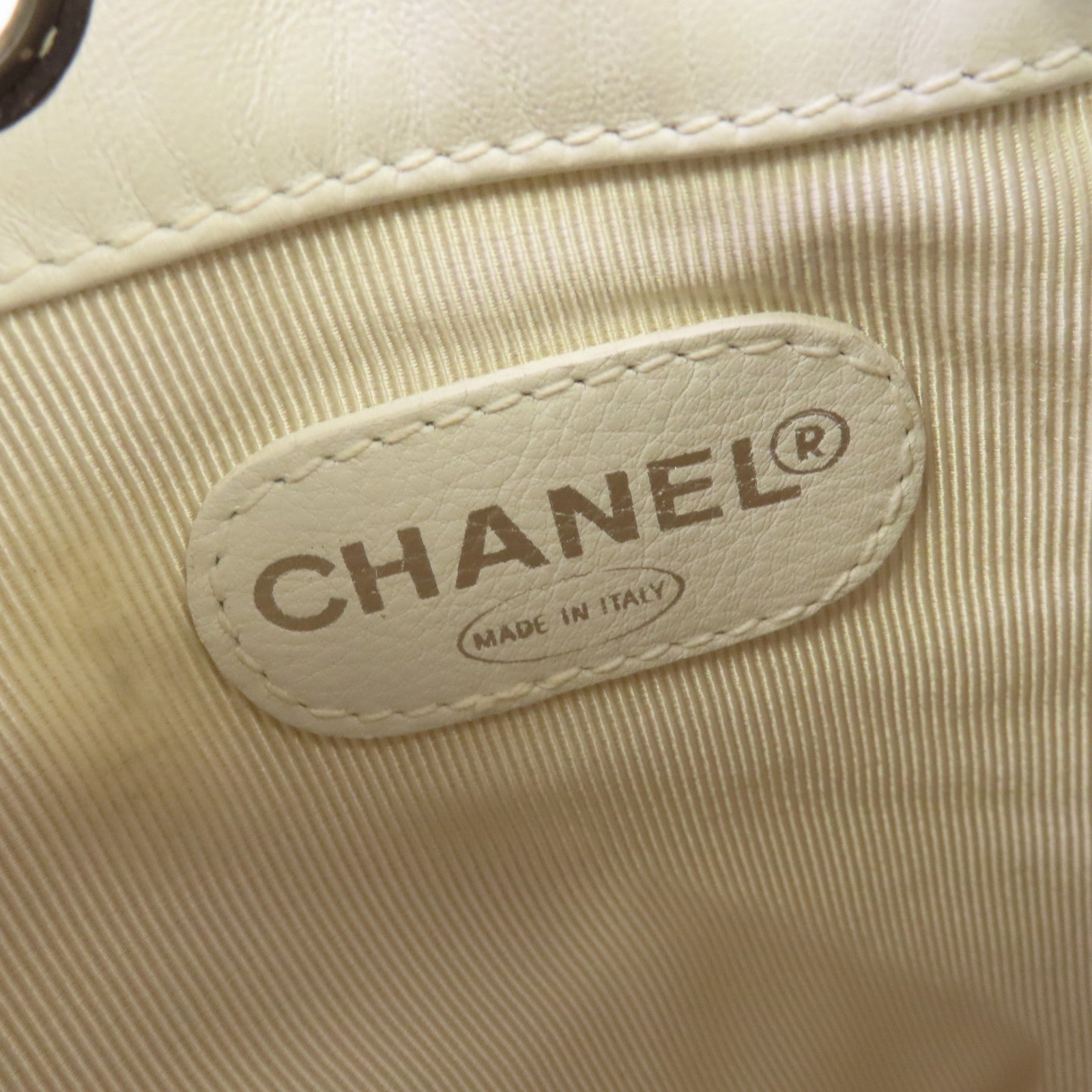 CHANEL 羊皮皮革Vintage Mini Bucket Backpack銀扣鏈帶背包白色
