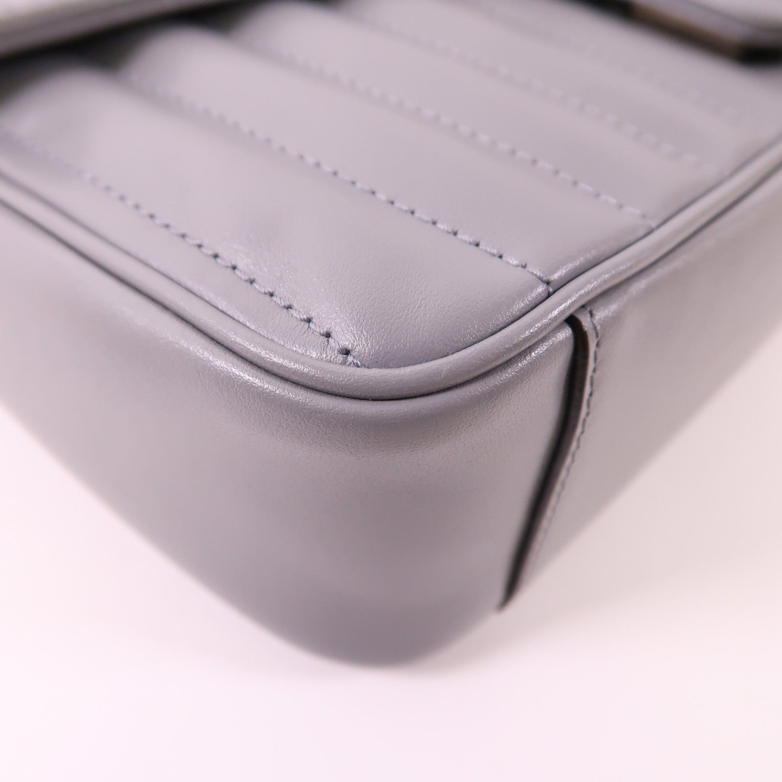 GUCCI 牛皮皮革GG Marmont銀扣鏈帶肩背袋