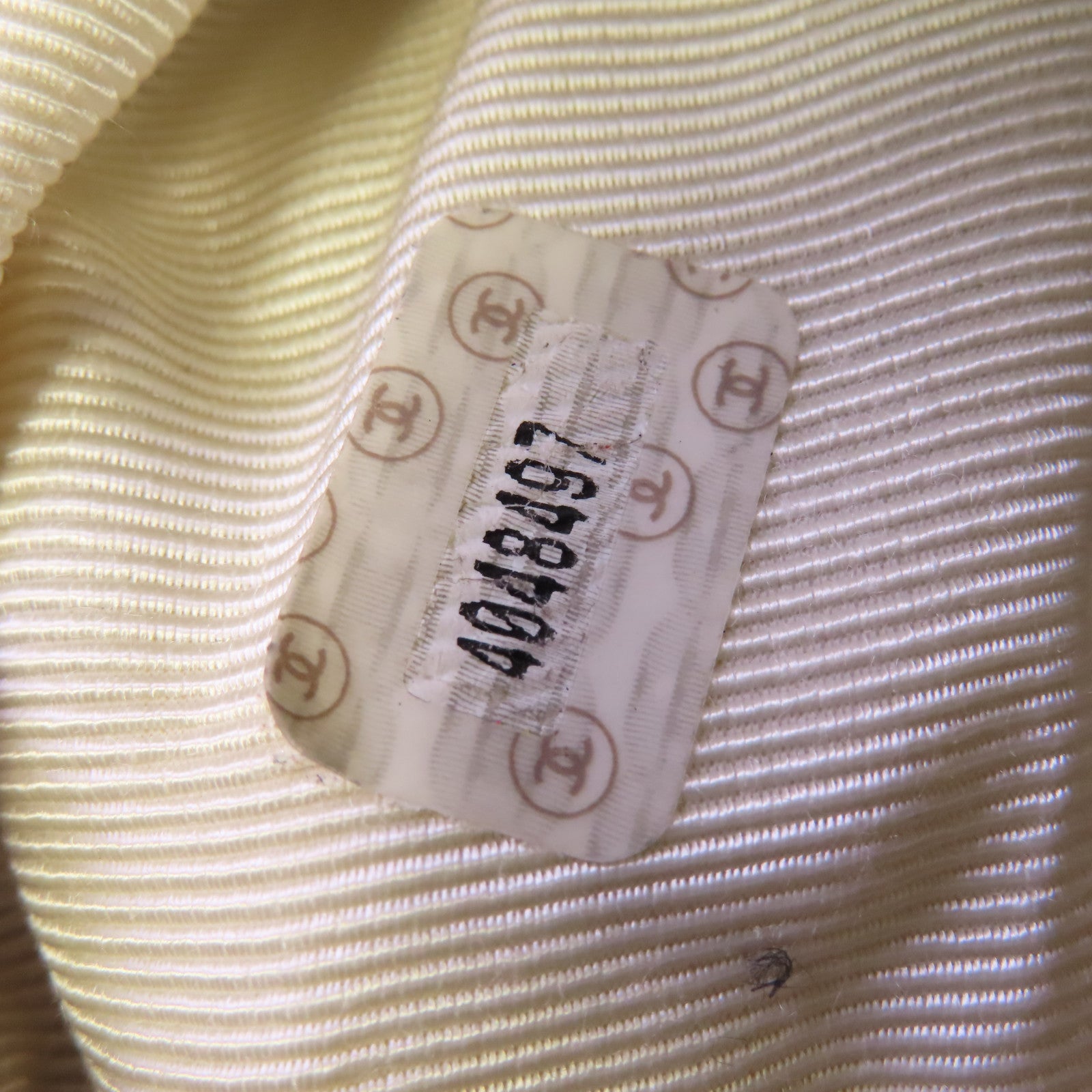 CHANEL 羊皮皮革Vintage Mini Bucket Backpack銀扣鏈帶背包白色