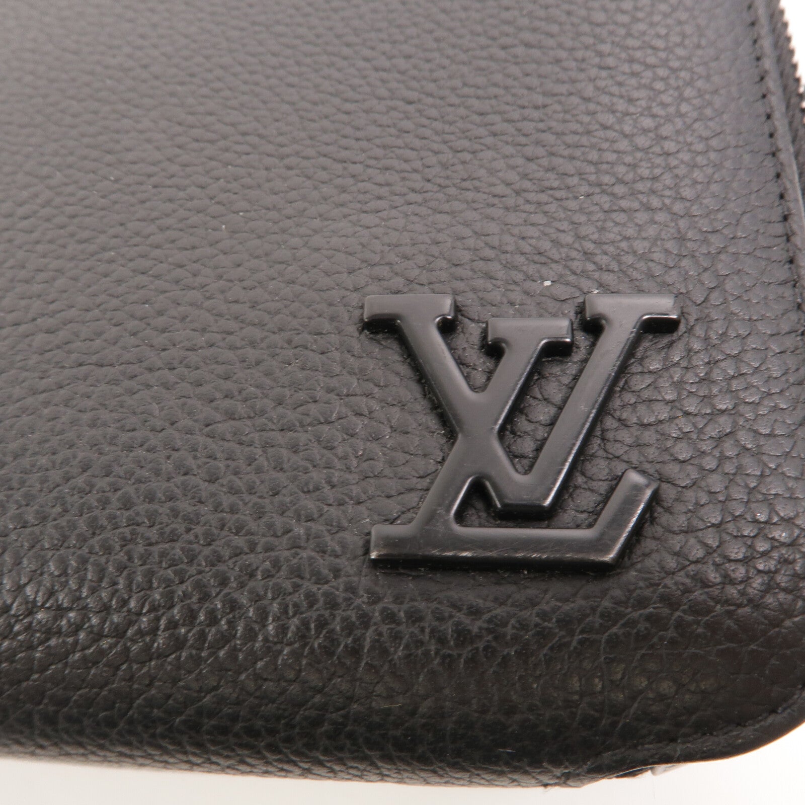 LOUIS VUITTON 牛皮皮革Alpha Wearable Wallet肩背袋