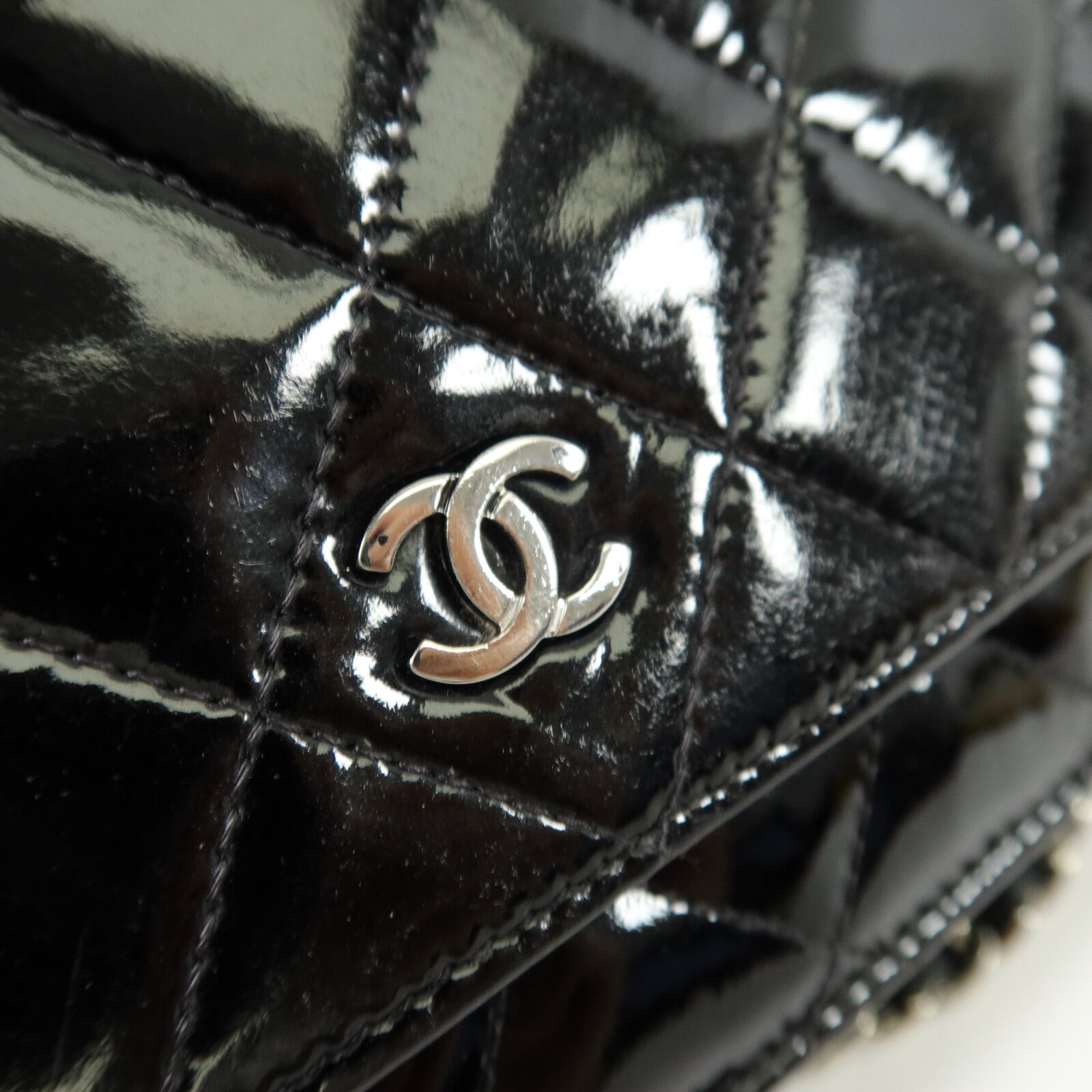 CHANEL 漆皮皮革Wallet On Chain Shoulder Bag鏈帶肩背袋