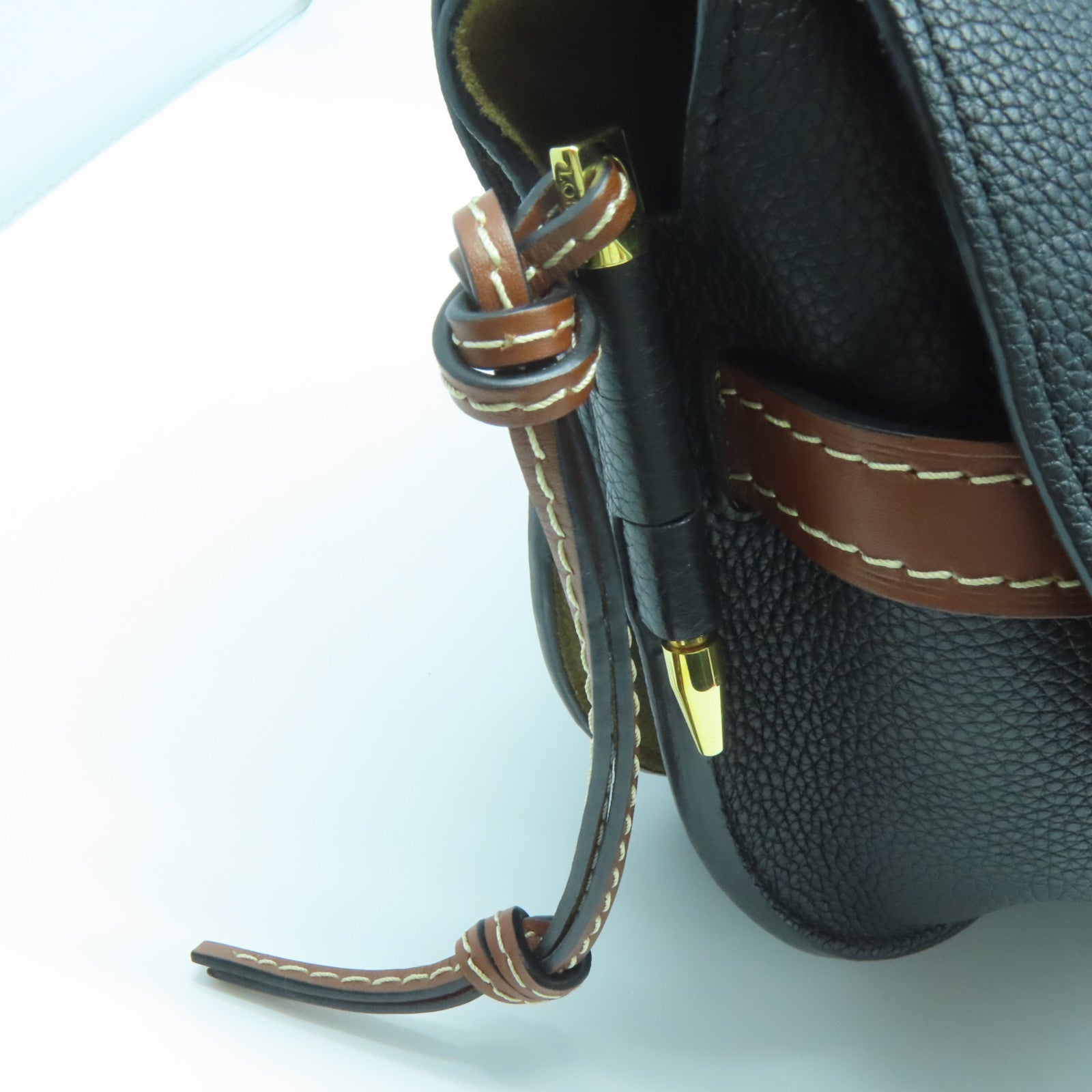 LOEWE 牛皮皮革Gate Small金扣肩背袋黑色/啡色