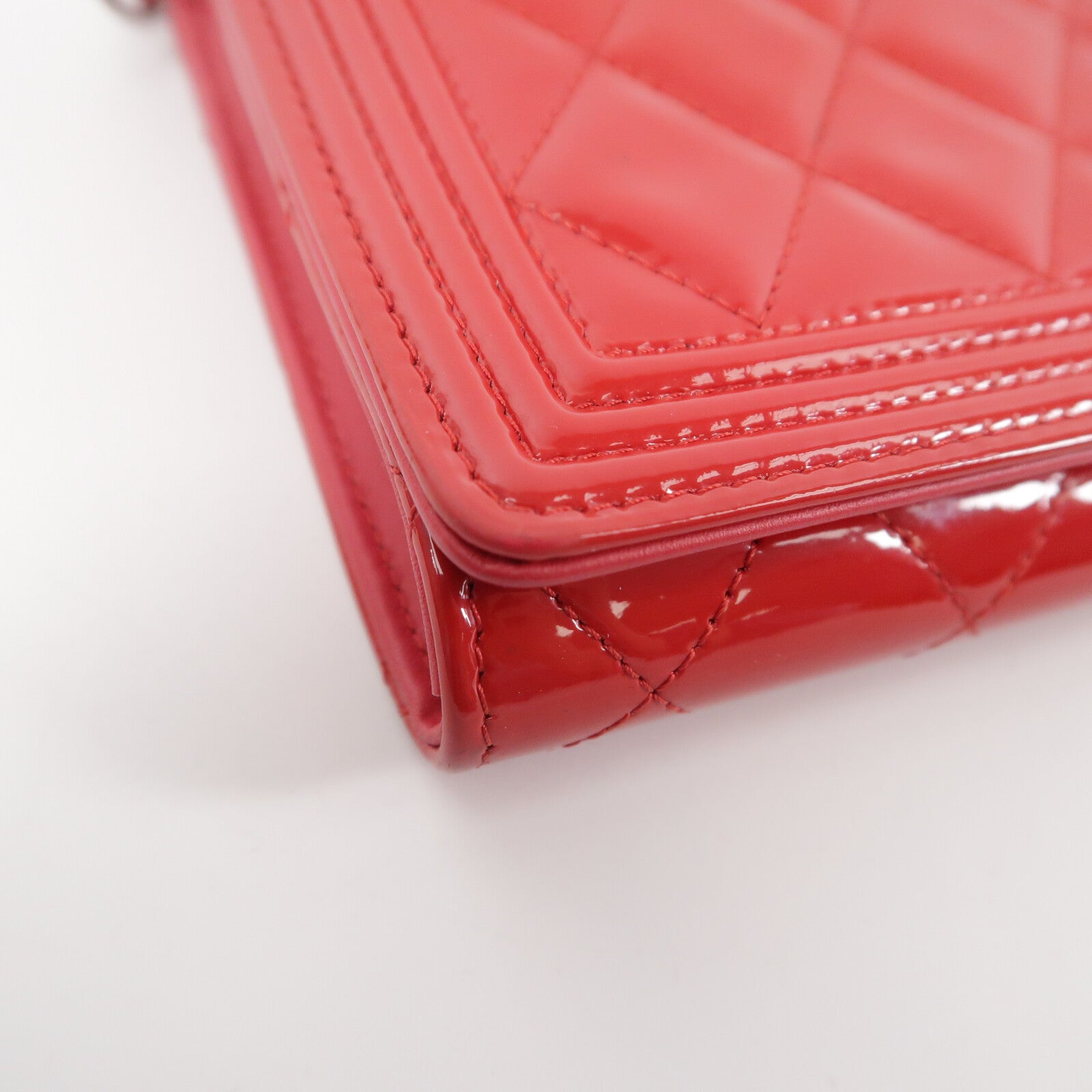 CHANEL 漆皮皮革Boy WOC Wallet On Chain鏈帶肩背袋