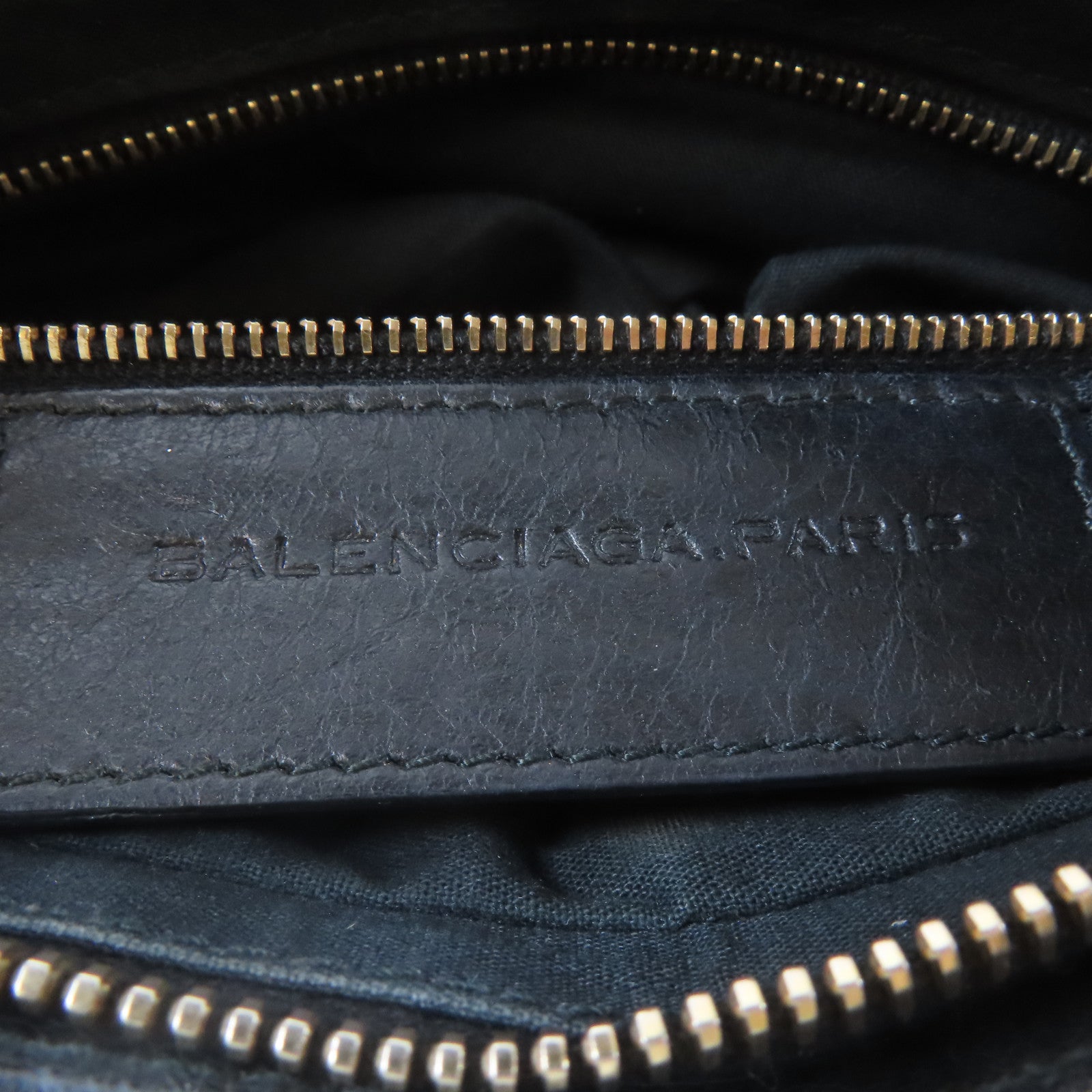 BALENCIAGA 牛皮皮革Hip Bag金扣肩背袋黑色