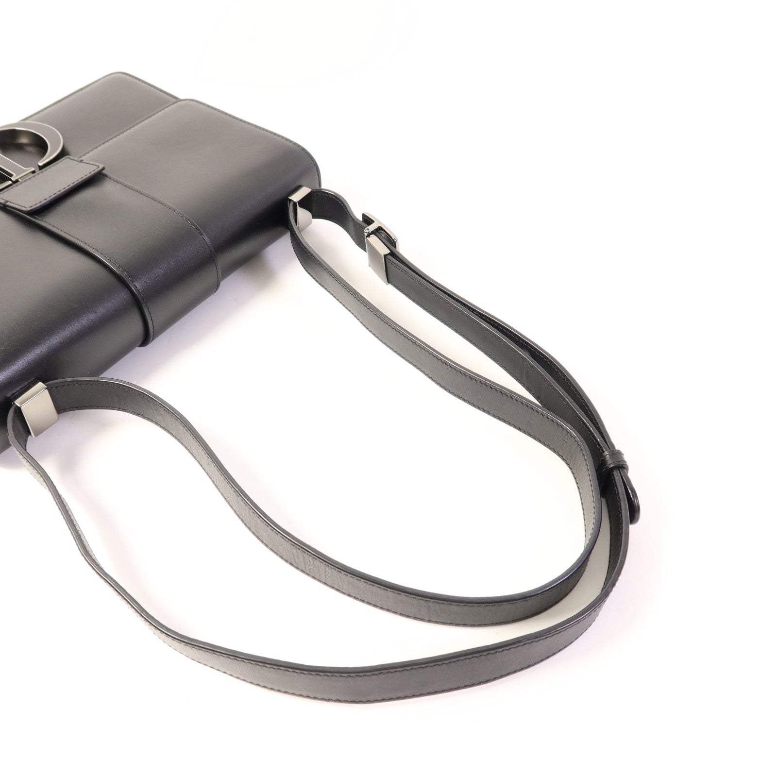 Dior 牛皮皮革Montaigne 30肩背袋