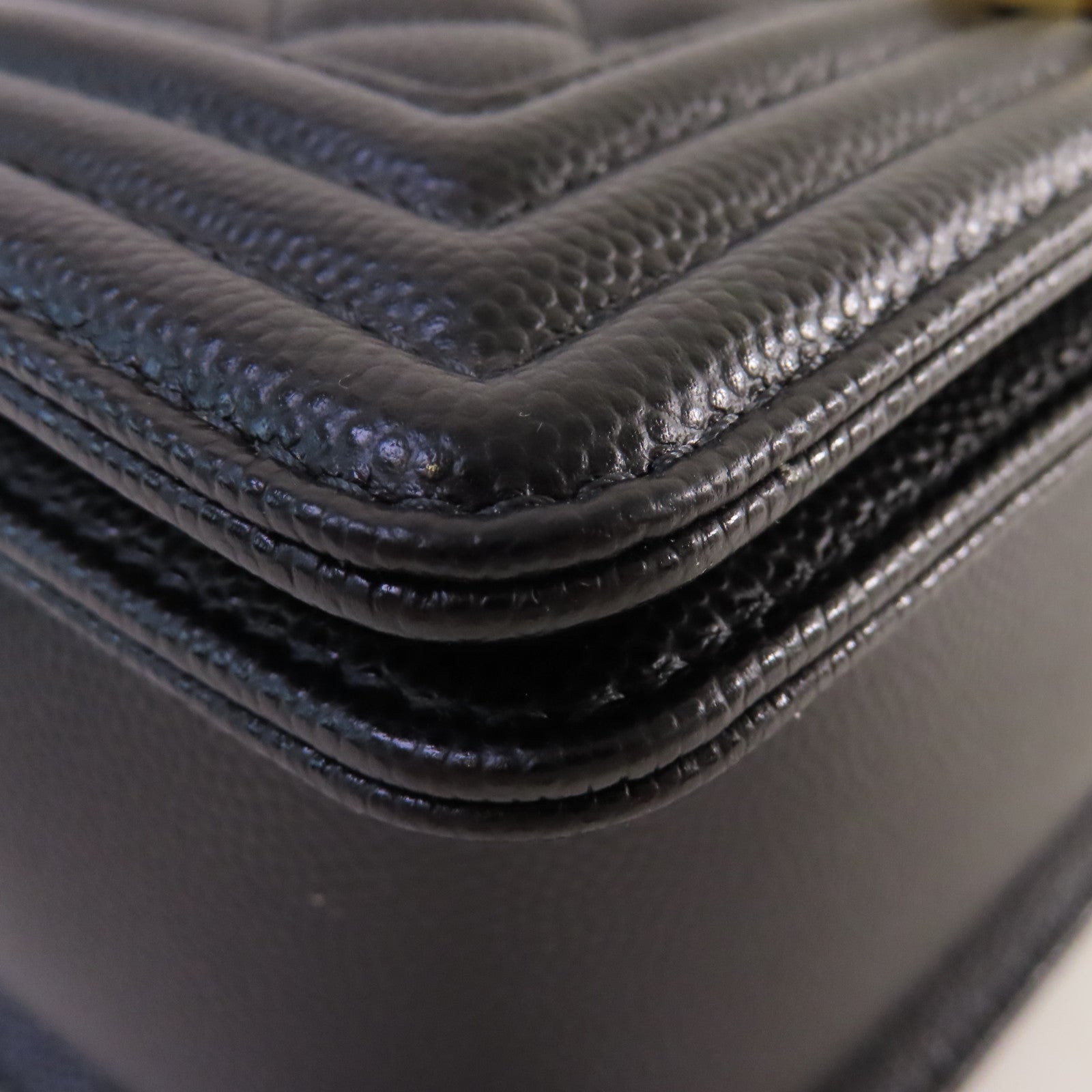 CHANEL 菱格Caviar皮革Boy Chanel 20 Chain Shoulder Bag金扣鏈帶肩背袋黑色