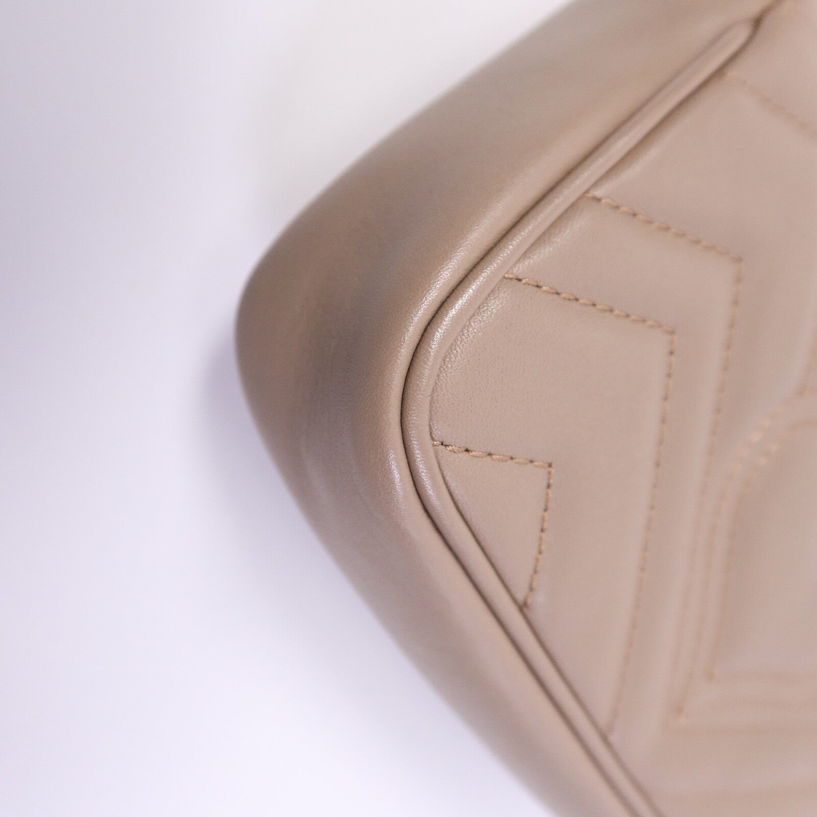 GUCCI 牛皮皮革GG Marmont Super Mini鏈帶肩背袋