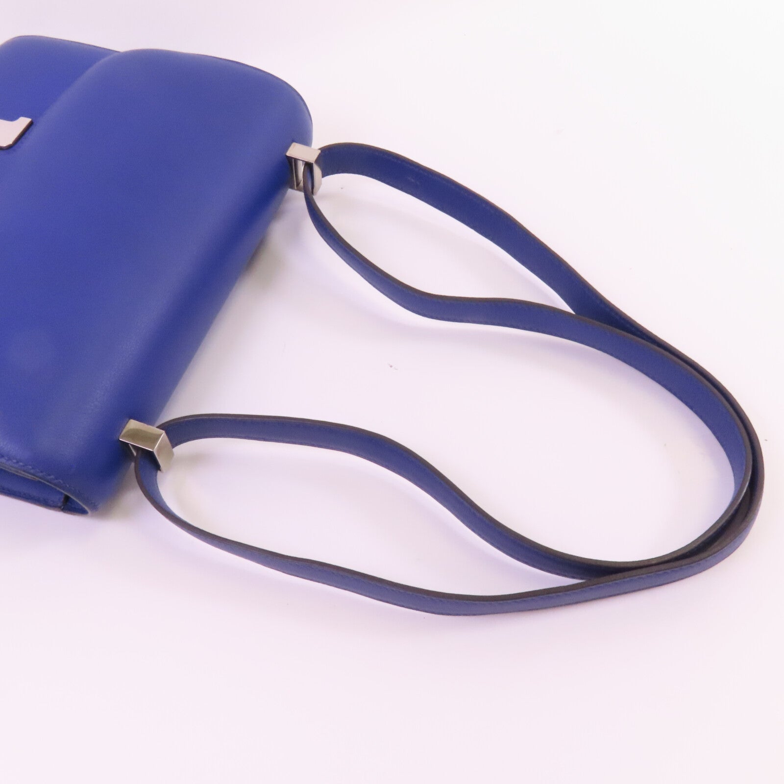 HERMES Swift皮革Constance 24銀扣肩背袋Blue Electric