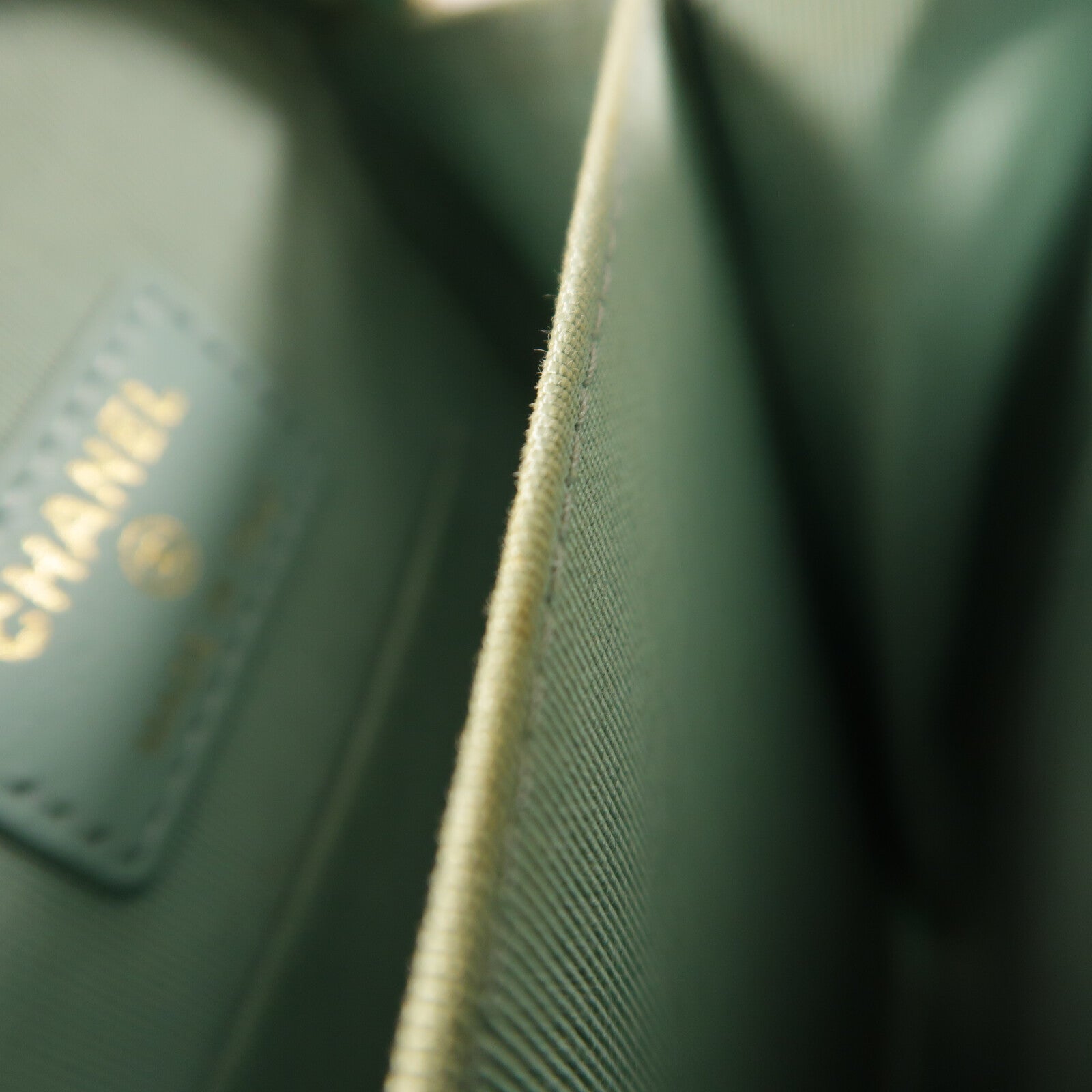 CHANEL 牛皮皮革Phone Case With Chain金扣鏈帶肩背袋