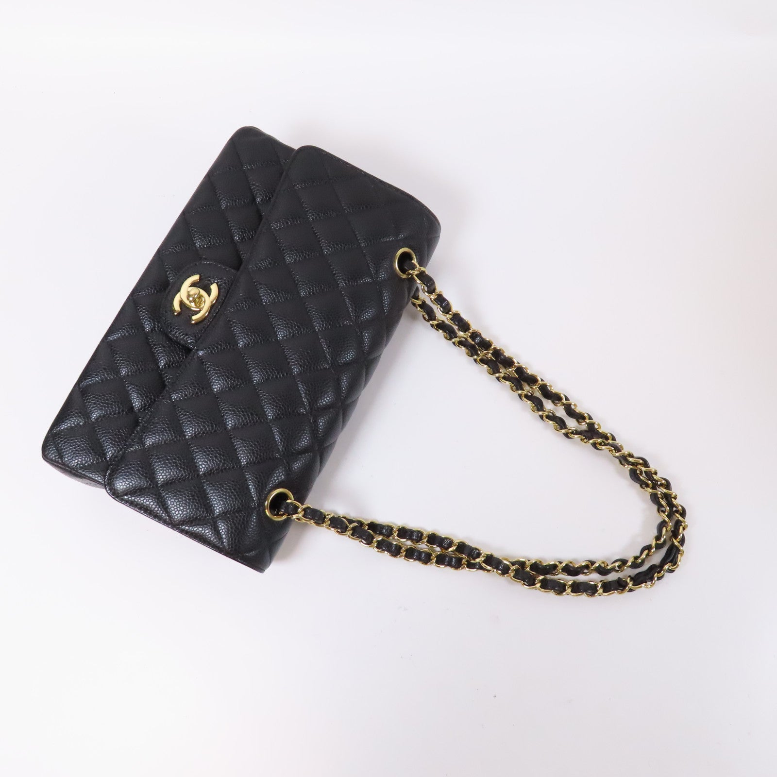 CHANEL 菱格Caviar皮革Classic Flap Bag金扣鏈帶肩背袋黑色