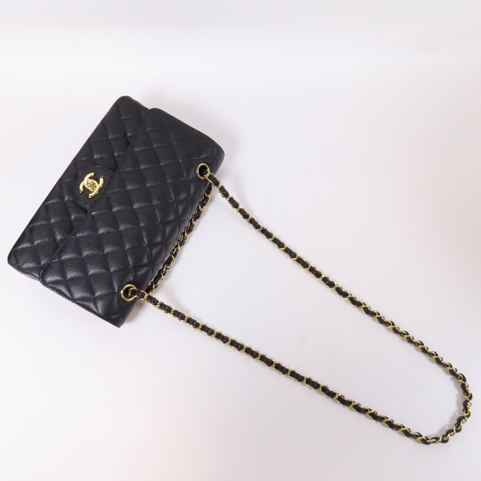 CHANEL 菱格Caviar皮革Classic Flap Bag金扣鏈帶肩背袋黑色