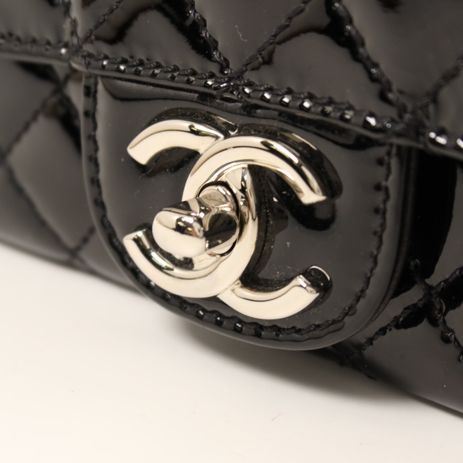 CHANEL 漆皮皮革Chain Shoulder銀扣鏈帶肩背袋
