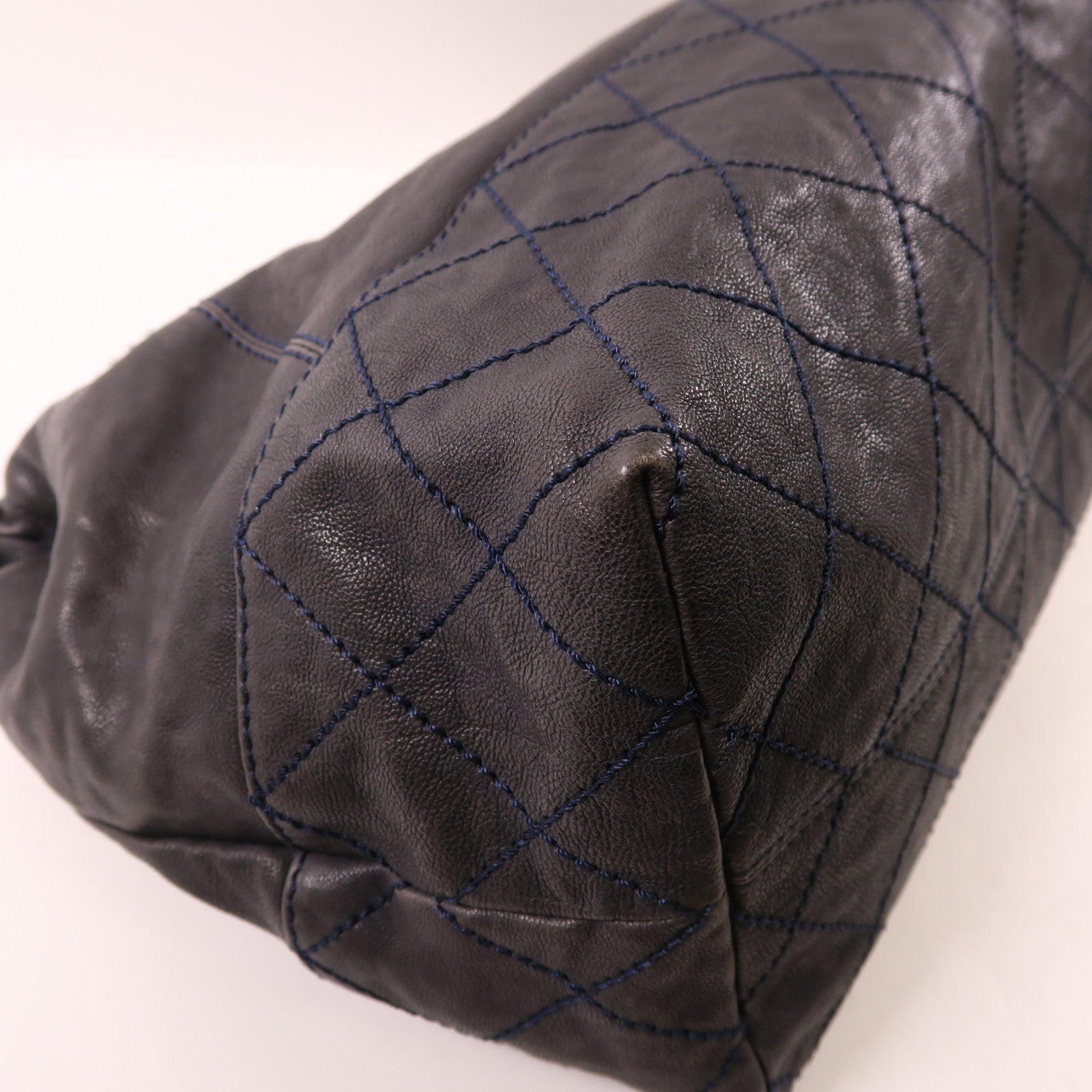 CHANEL 牛皮皮革Shoulder Bag銀扣肩背袋
