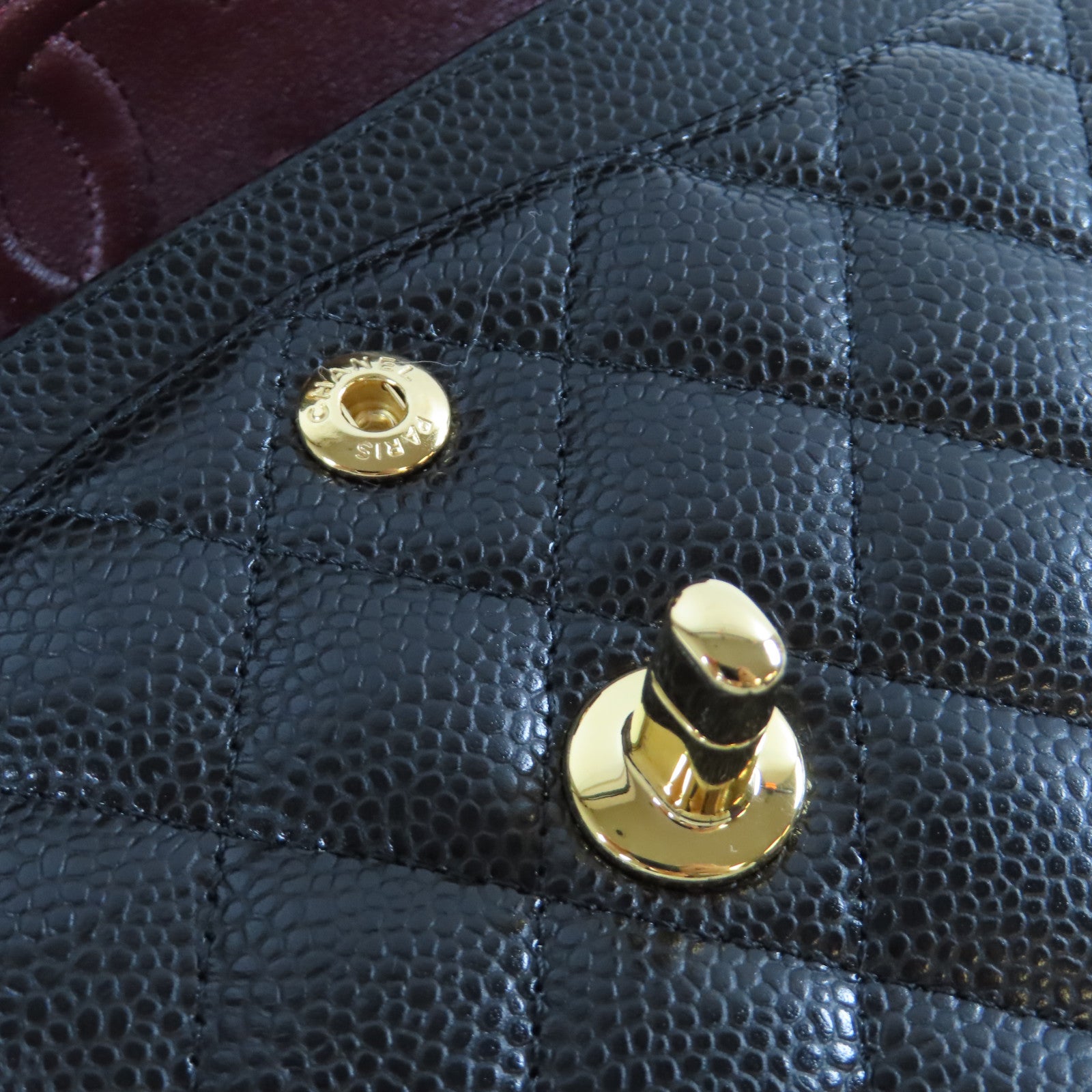 CHANEL 菱格Caviar皮革Classic 23cm金扣鏈帶肩背袋黑色