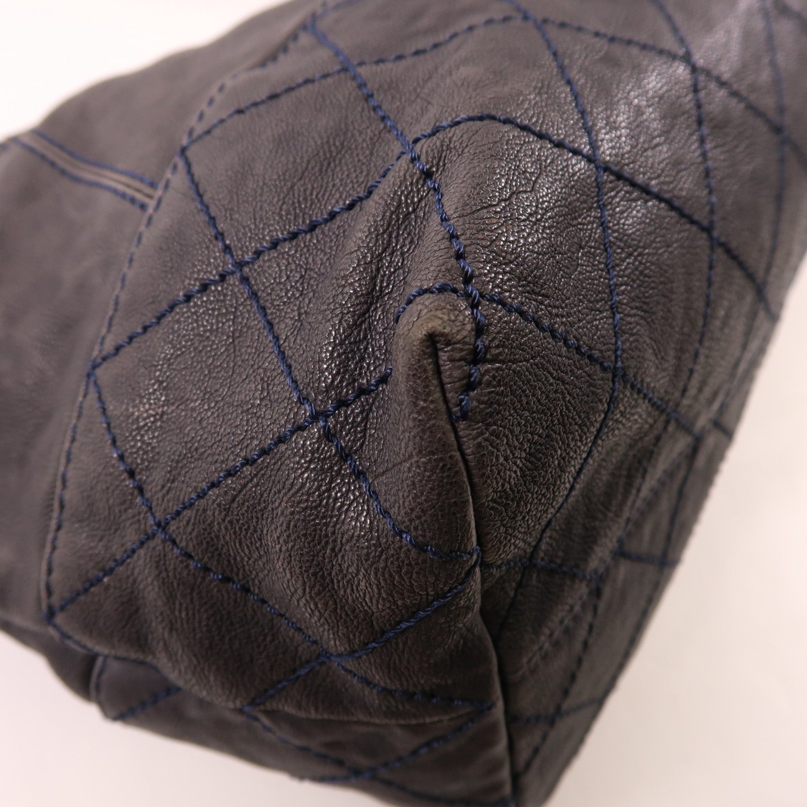 CHANEL 牛皮皮革Shoulder Bag銀扣肩背袋
