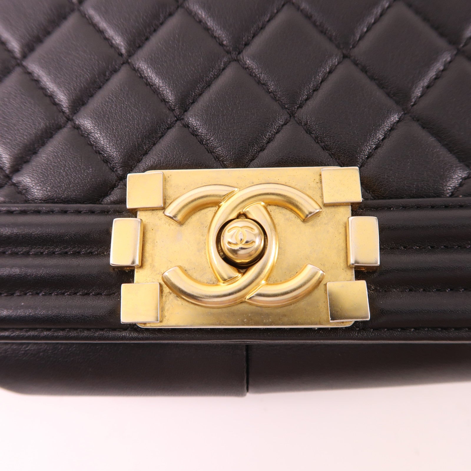 CHANEL 羊皮皮革Boy 25金扣鏈帶肩背袋