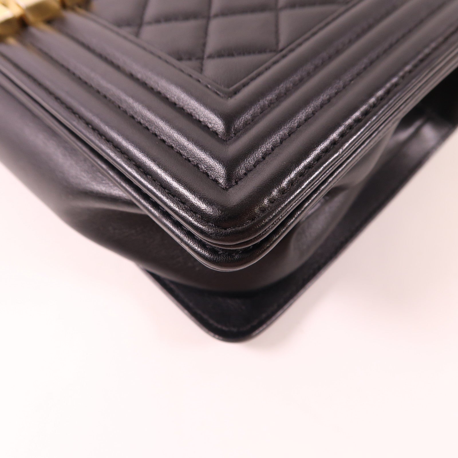 CHANEL 羊皮皮革Boy 25金扣鏈帶肩背袋