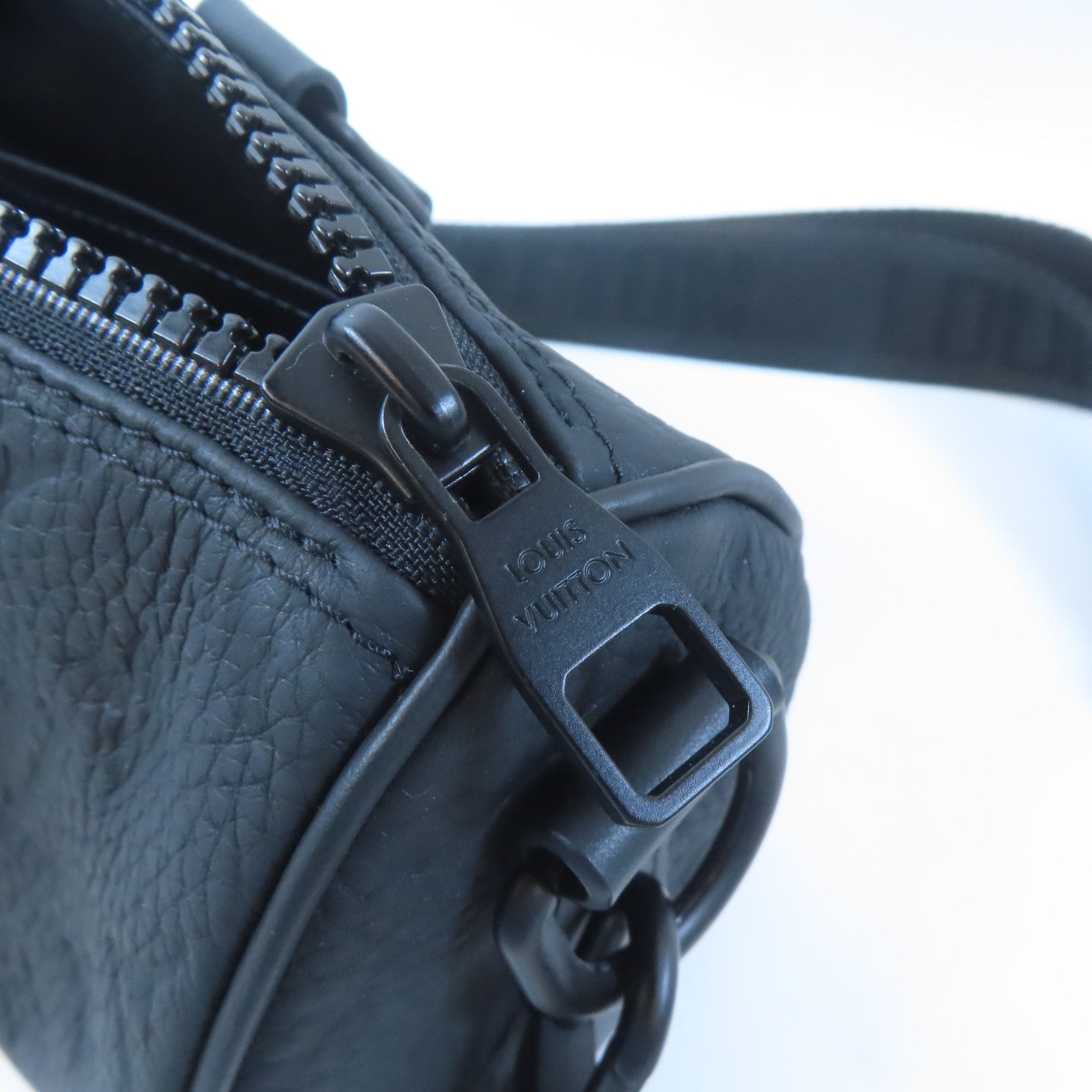 LOUIS VUITTON Monogram Taurillon Keepall Bandoliere 25手挽肩背兩用袋黑色