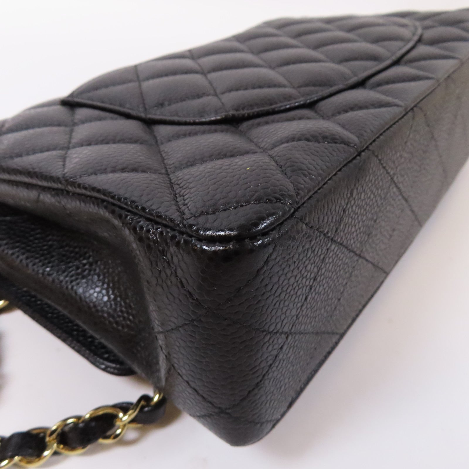 CHANEL 菱格Caviar皮革Classic Flap Bag金扣鏈帶肩背袋黑色