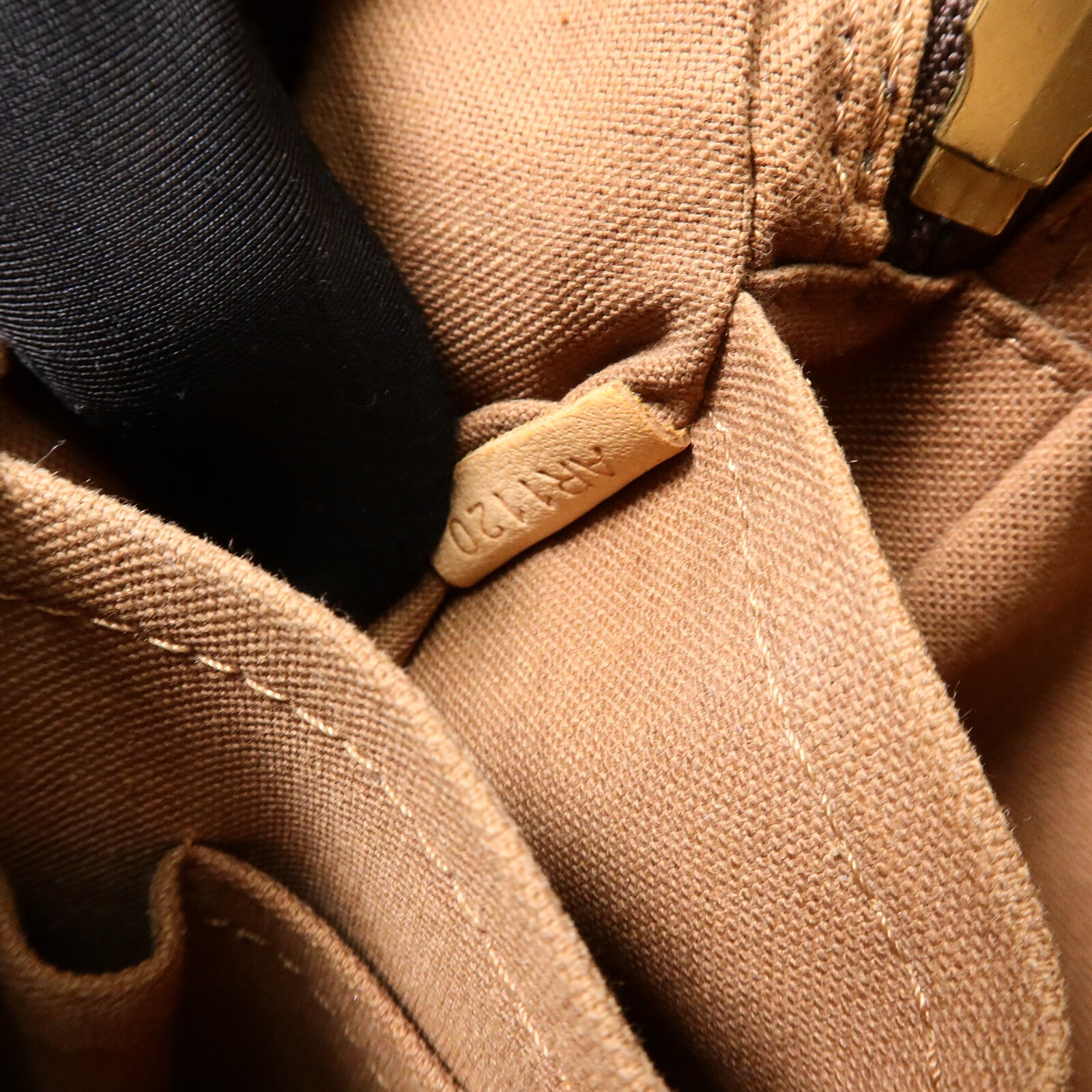 LOUIS VUITTON Monogram Trotteur Beaubourg金扣肩背袋
