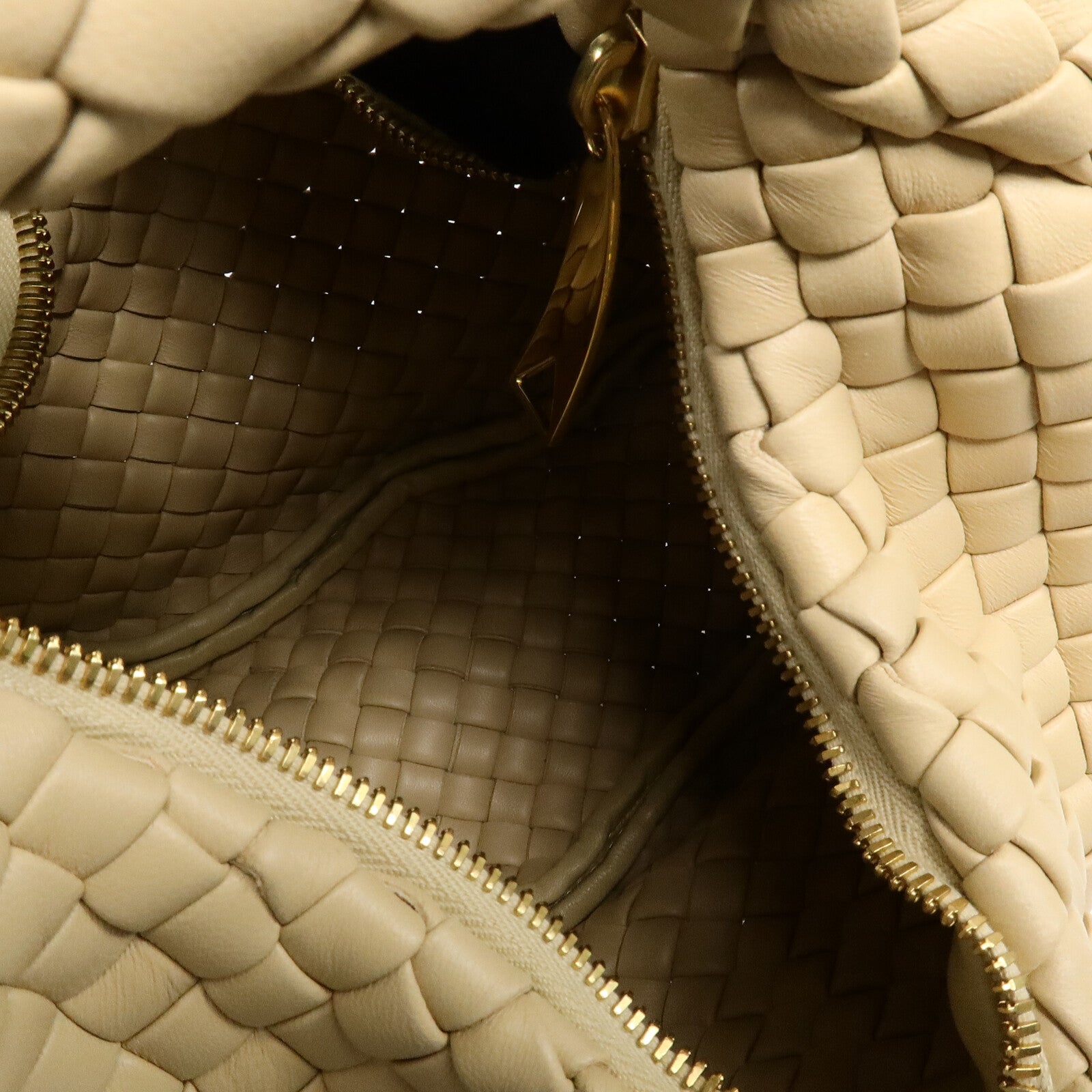 BOTTEGA VENETA 羊皮皮革Mini Padded Jodie手挽袋