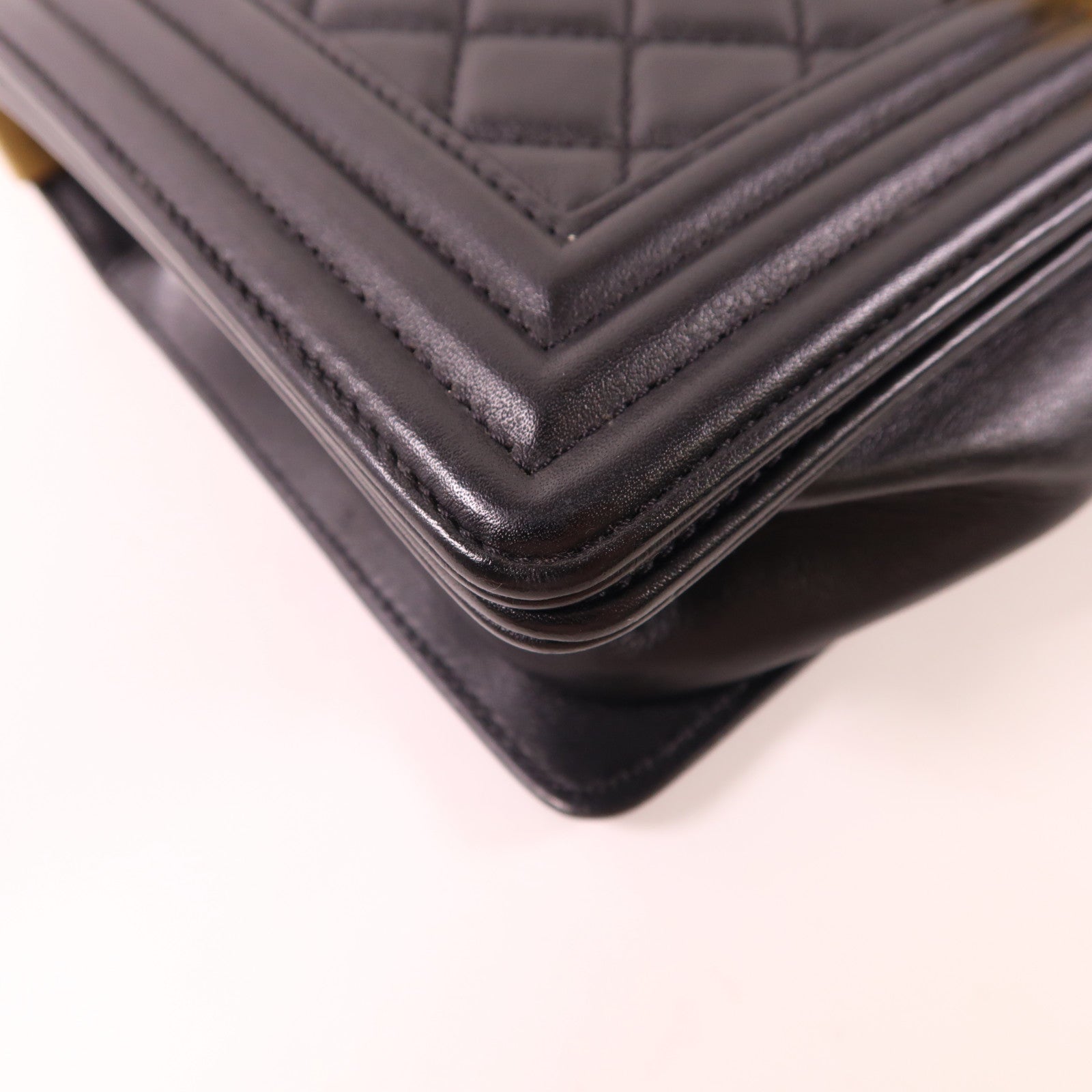 CHANEL 羊皮皮革Boy 25金扣鏈帶肩背袋