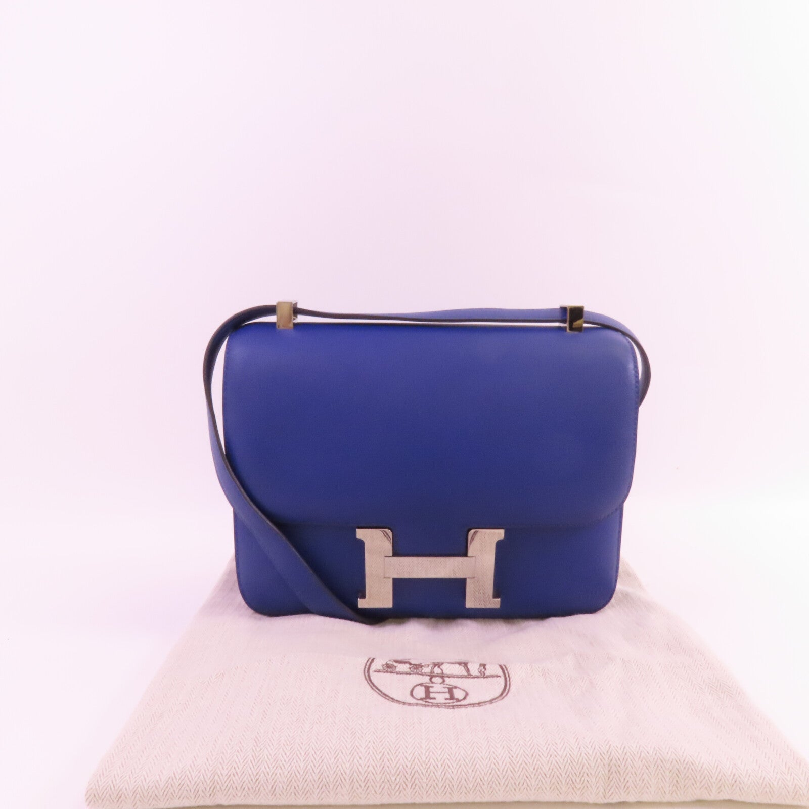 HERMES Swift皮革Constance 24銀扣肩背袋Blue Electric